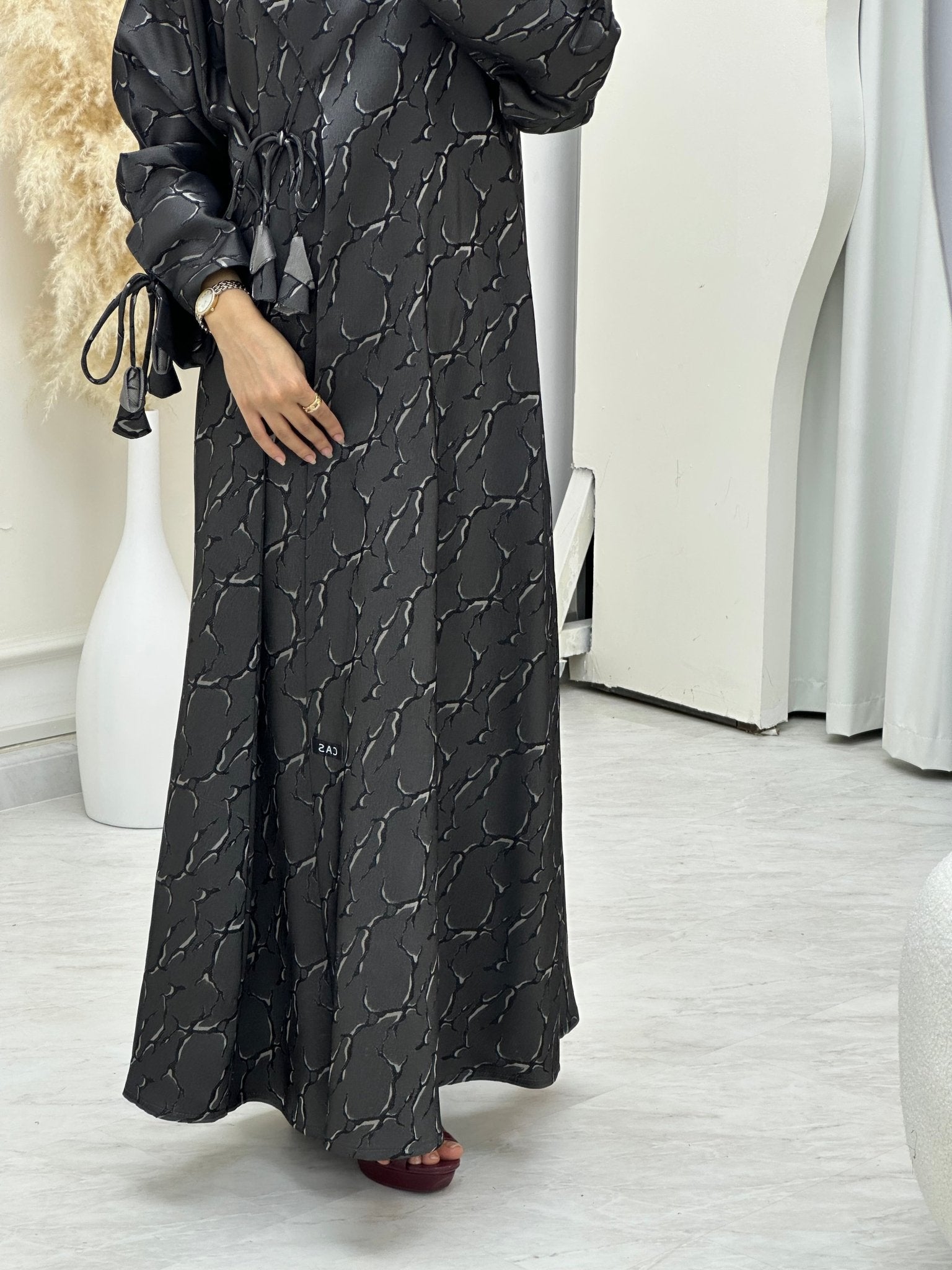 C 0634 - 03 Grey Ragged Abaya