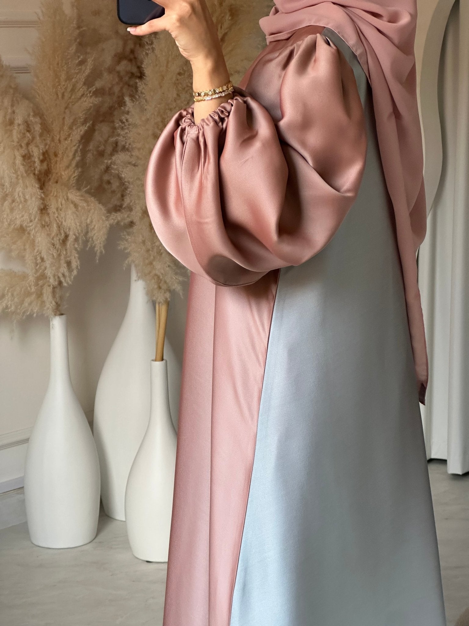 C 0660 Light Pink Grey Duotone Abaya