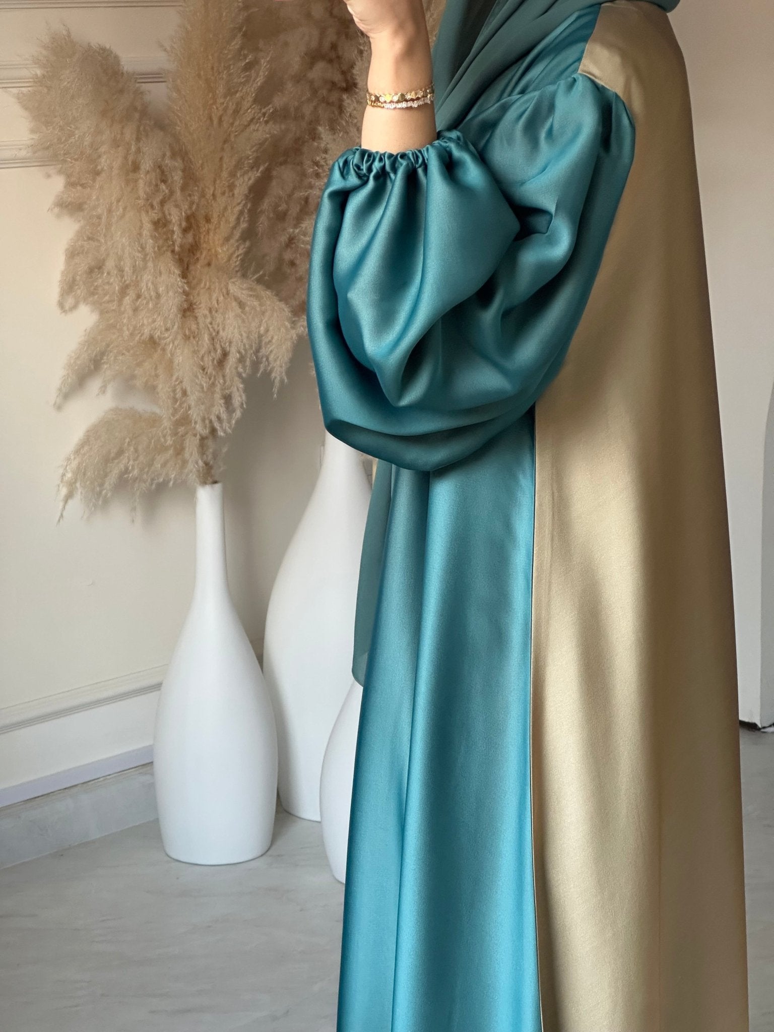 C 0661 Turquoise Beige Duotone Abaya