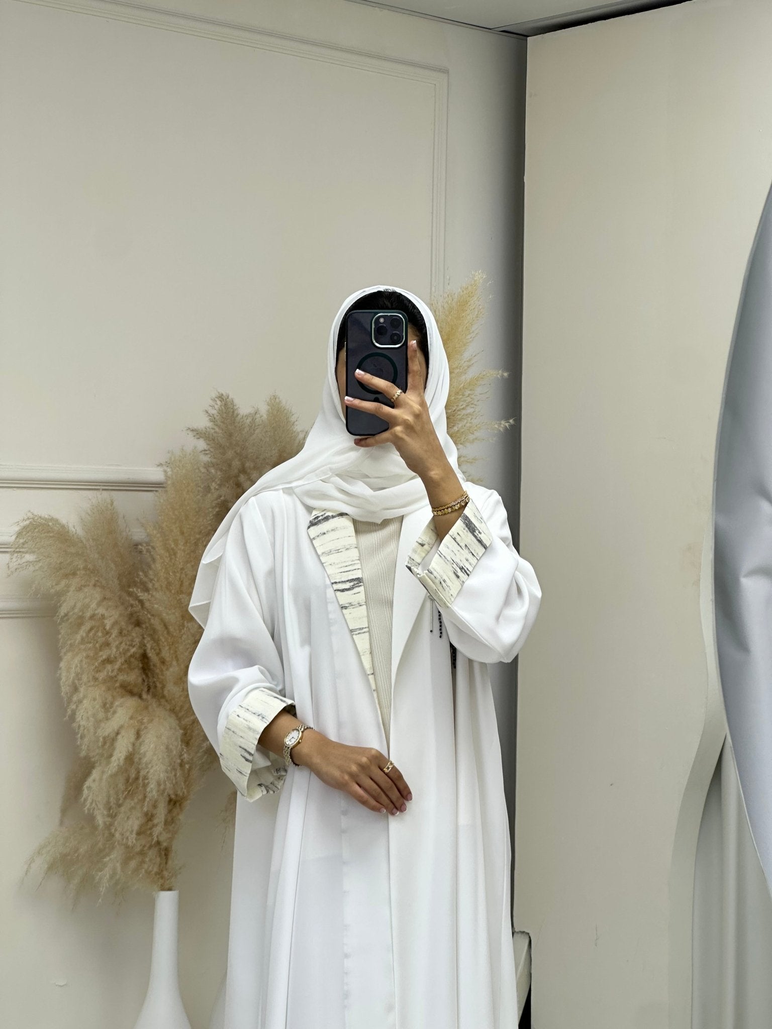C 0678 White Abaya