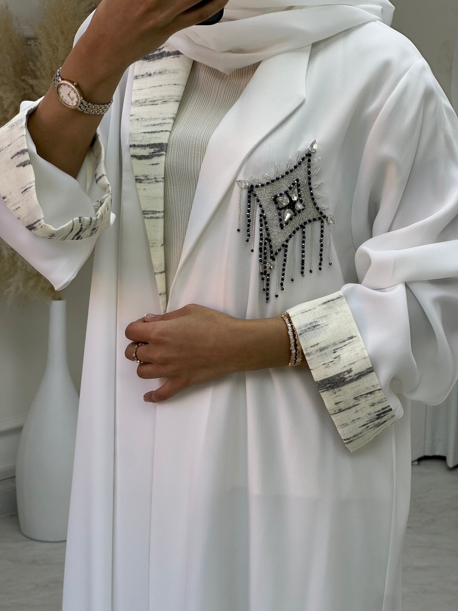 C 0678 White Abaya