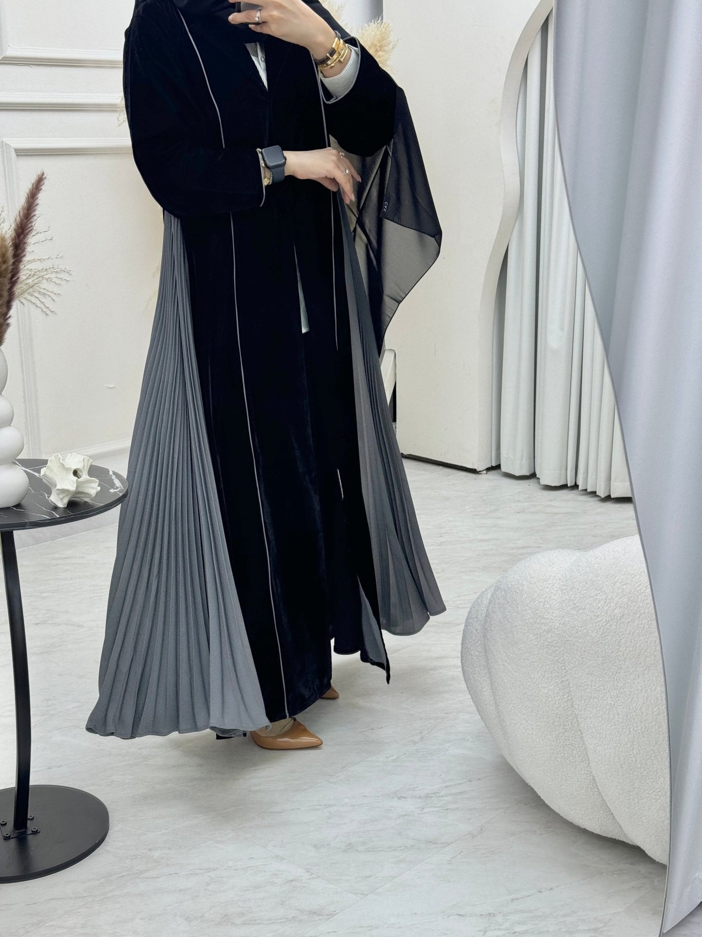 C 0679 Pleated Velvet Coat Abaya