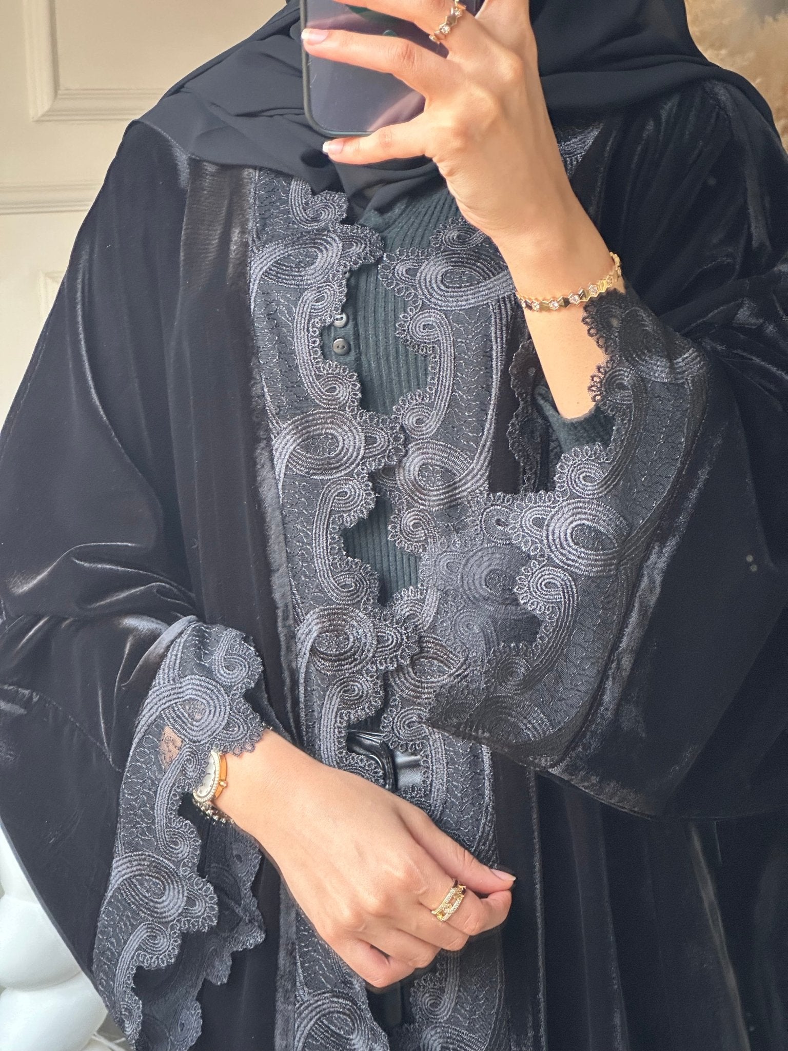 C 0725 Velvet Lace Black Abaya