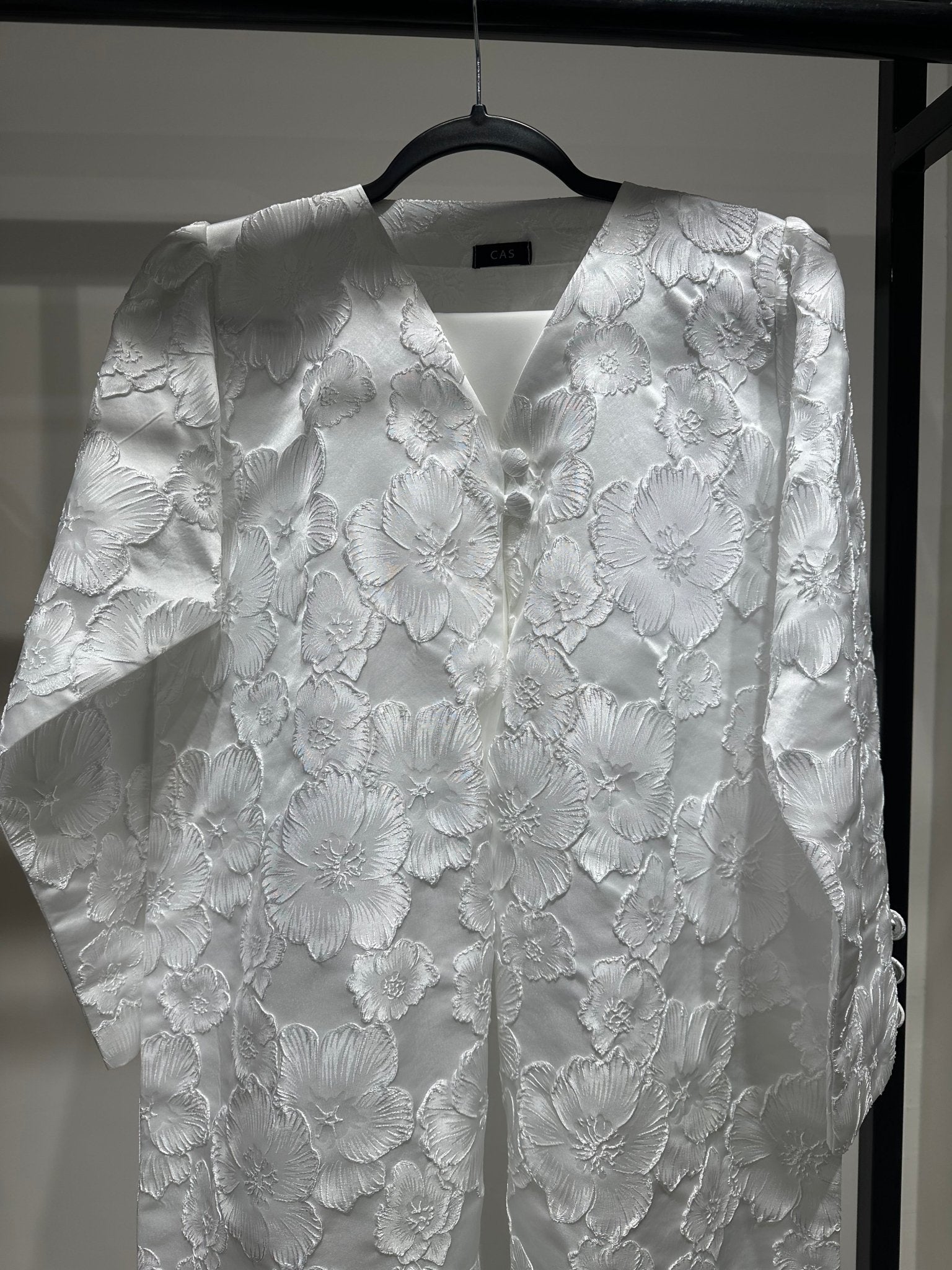 C 1359 - 04 White Floral Printed Abaya