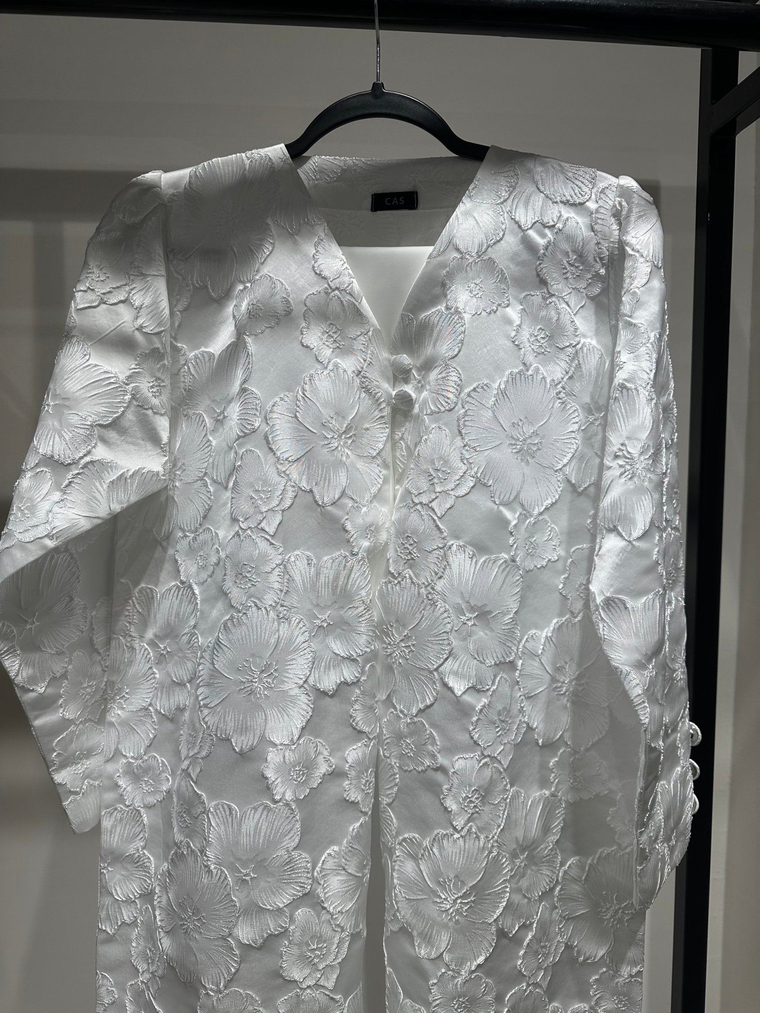 C 1359 - 04 White Floral Printed Abaya