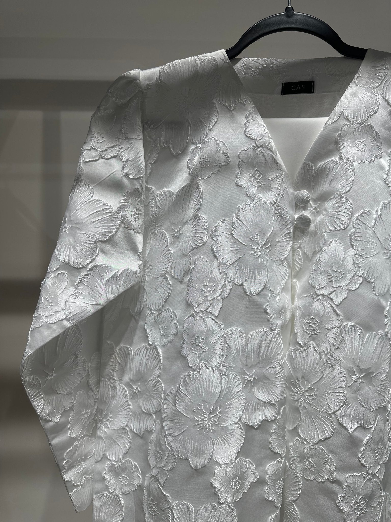 C 1359 - 04 White Floral Printed Abaya