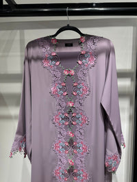 عباية دانتيل زهرية أرجوانية C 1418-03 - XS / 49