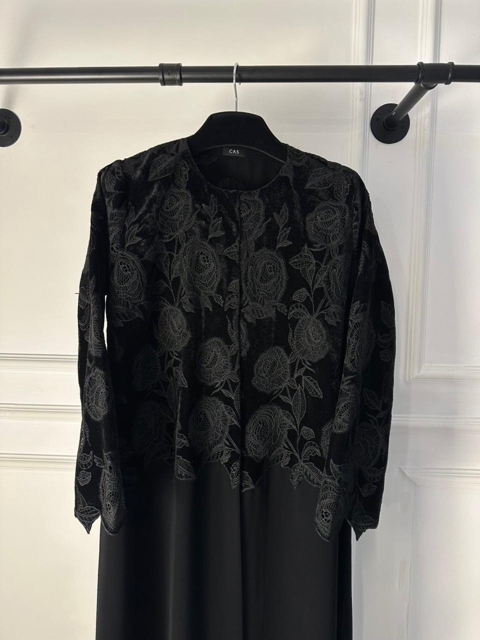 C 1978 Black Velvet Rose Dantel Abaya