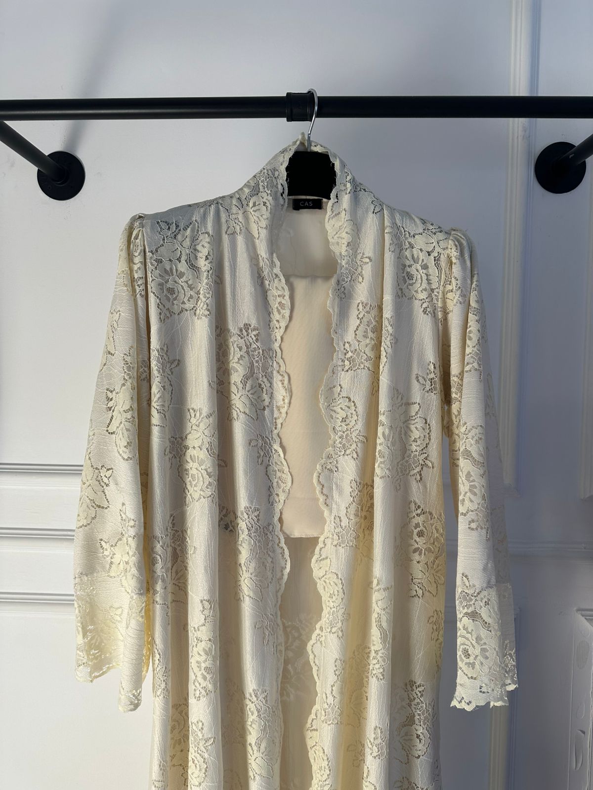 C 2187-05 Cream Dantel Abaya