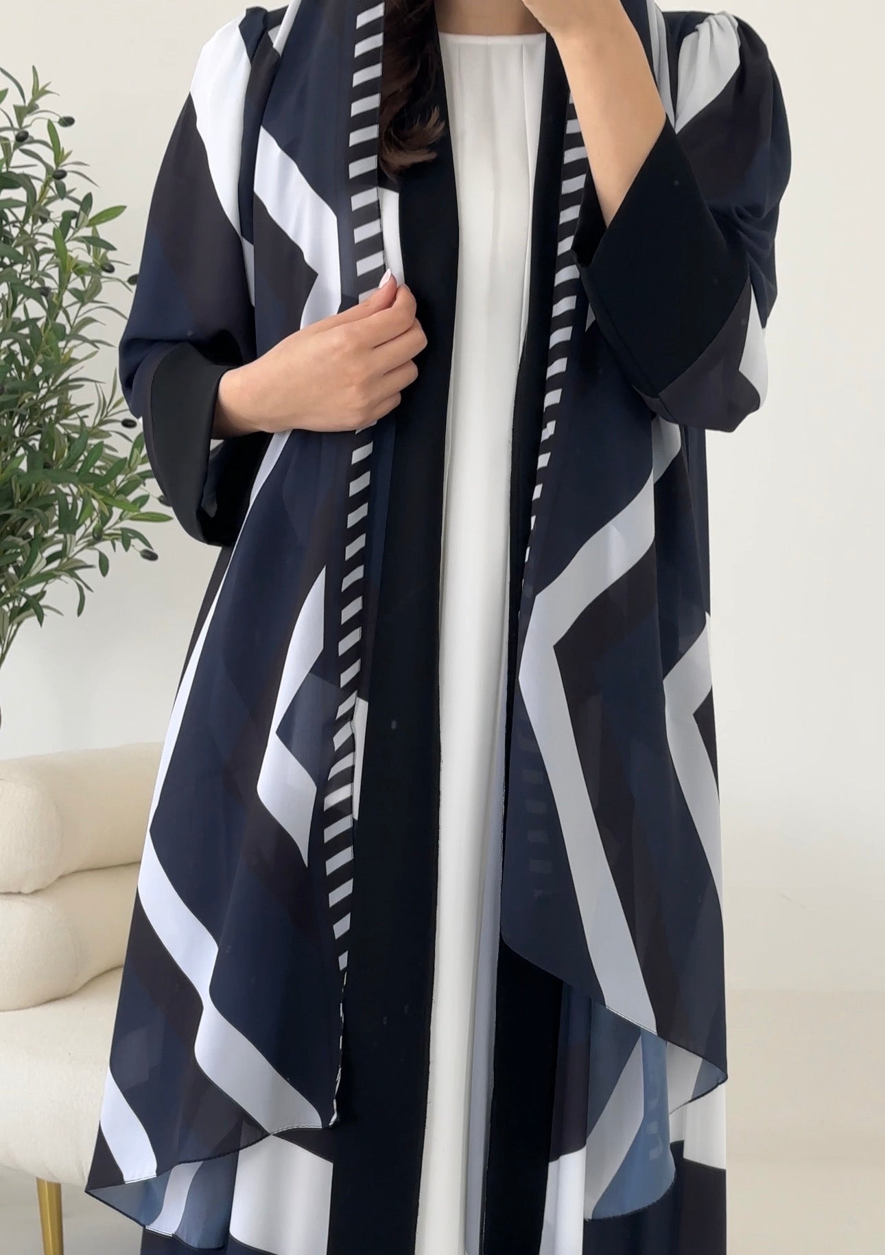 C 2264 Black White Printed Abaya