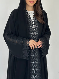 C 2282 عباية دانتيل أسود - XS / 50