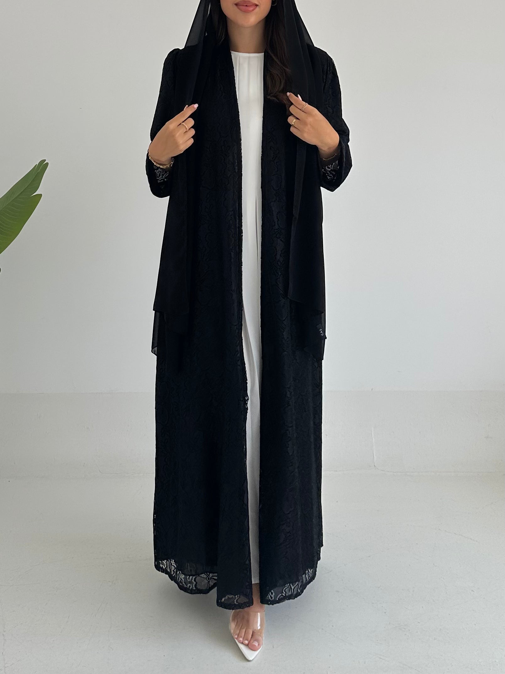 C 2410 Black Floral Dantel Abaya