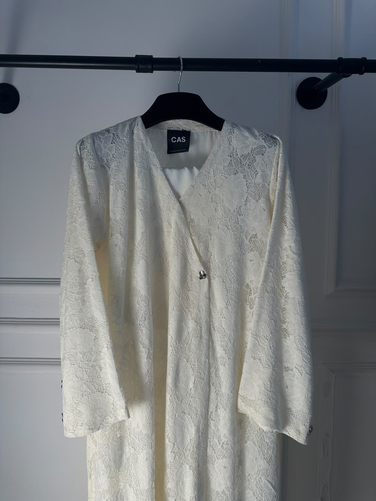 C 2520-01 Off White Dantel Abaya