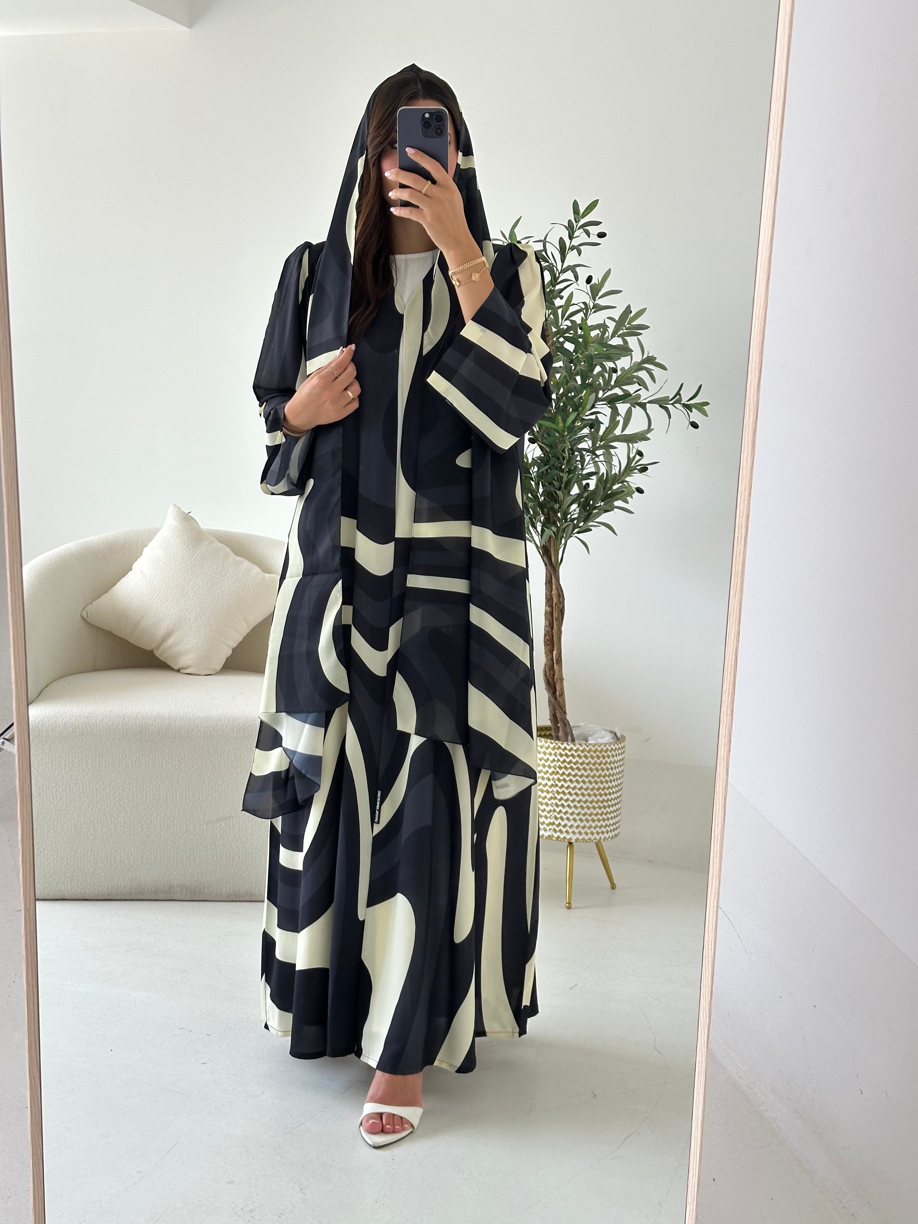 C 2543 Black White Patterned Printed Abaya