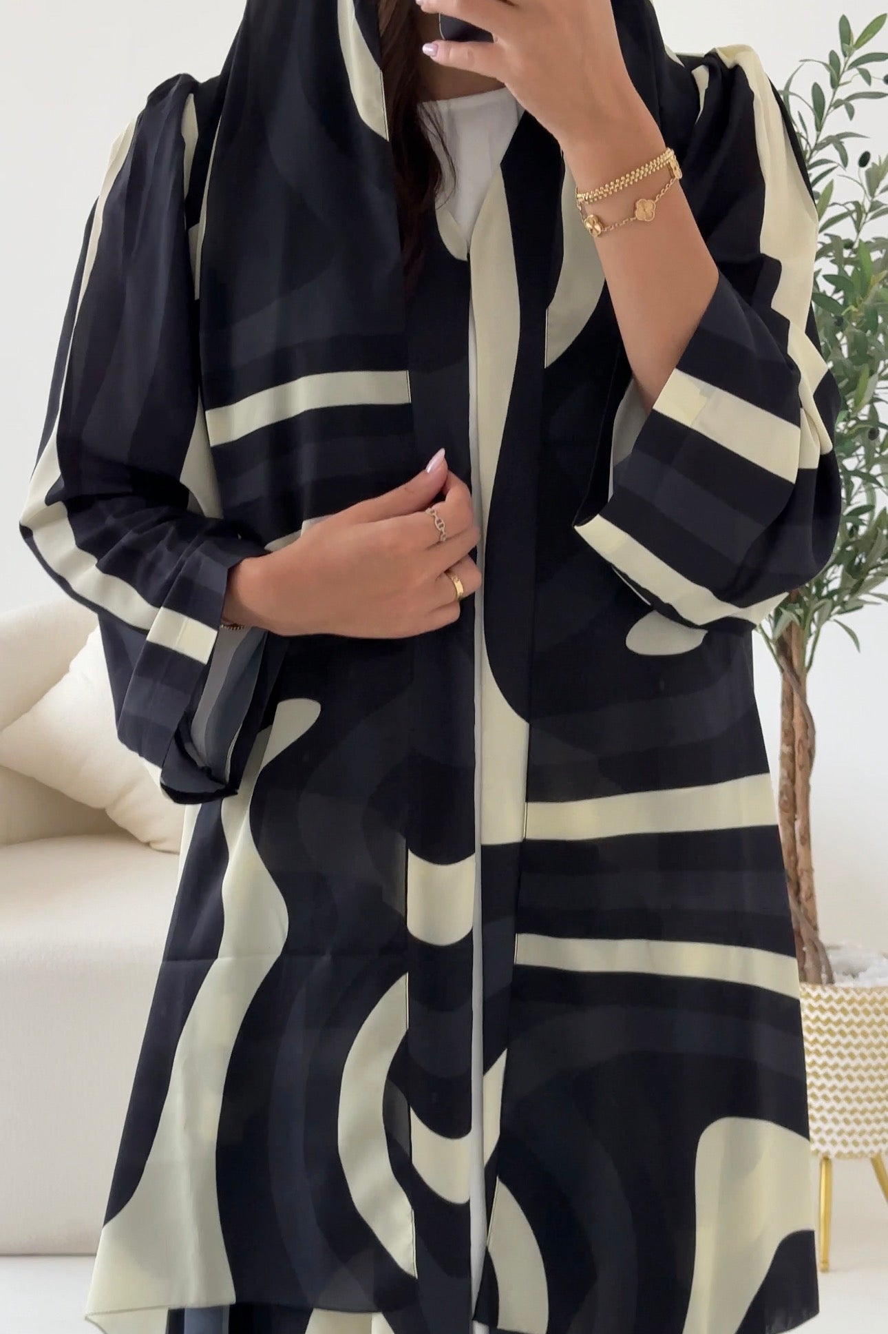 C 2543 Black White Patterned Printed Abaya