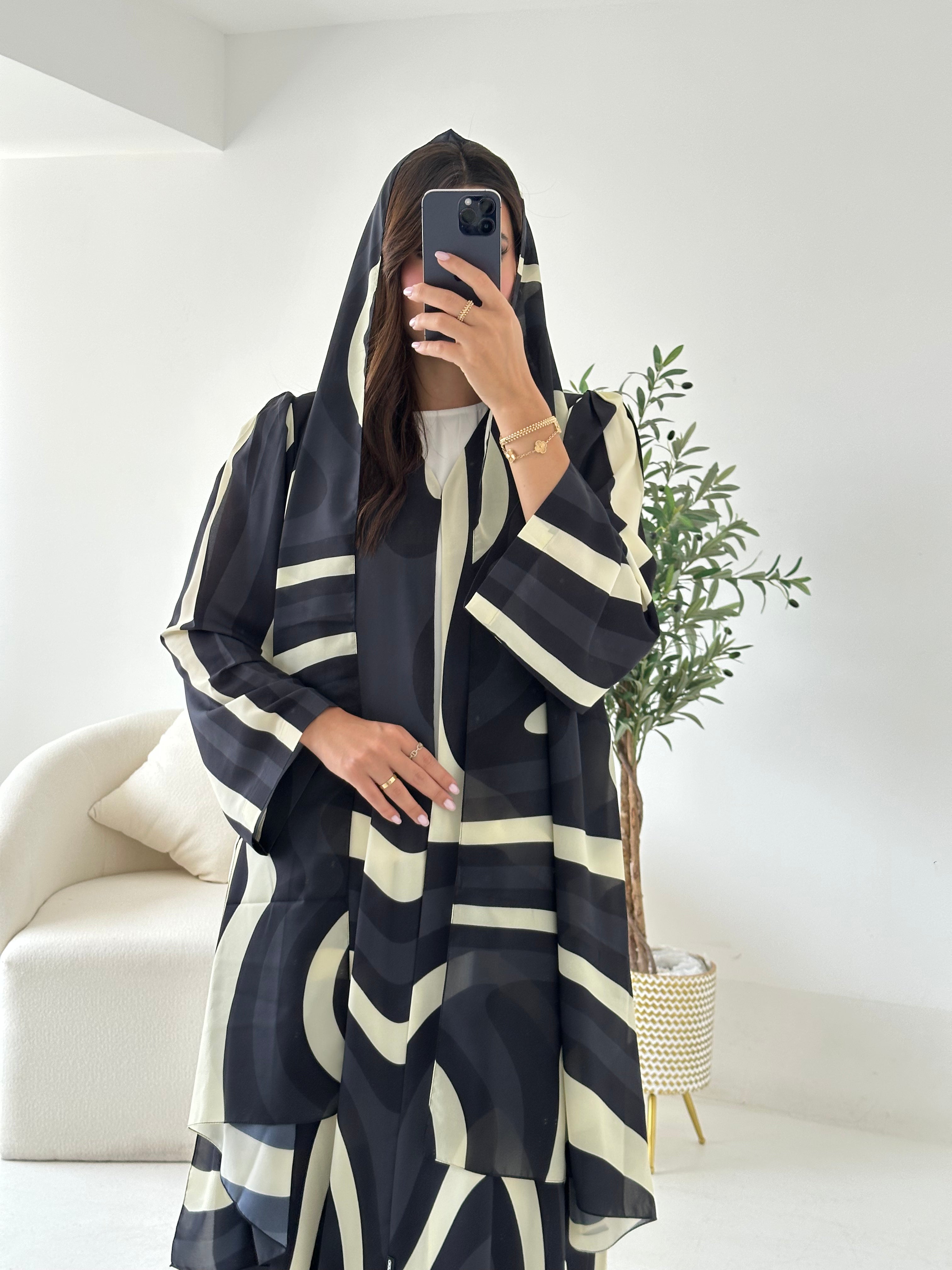 C 2543 Black White Patterned Printed Abaya