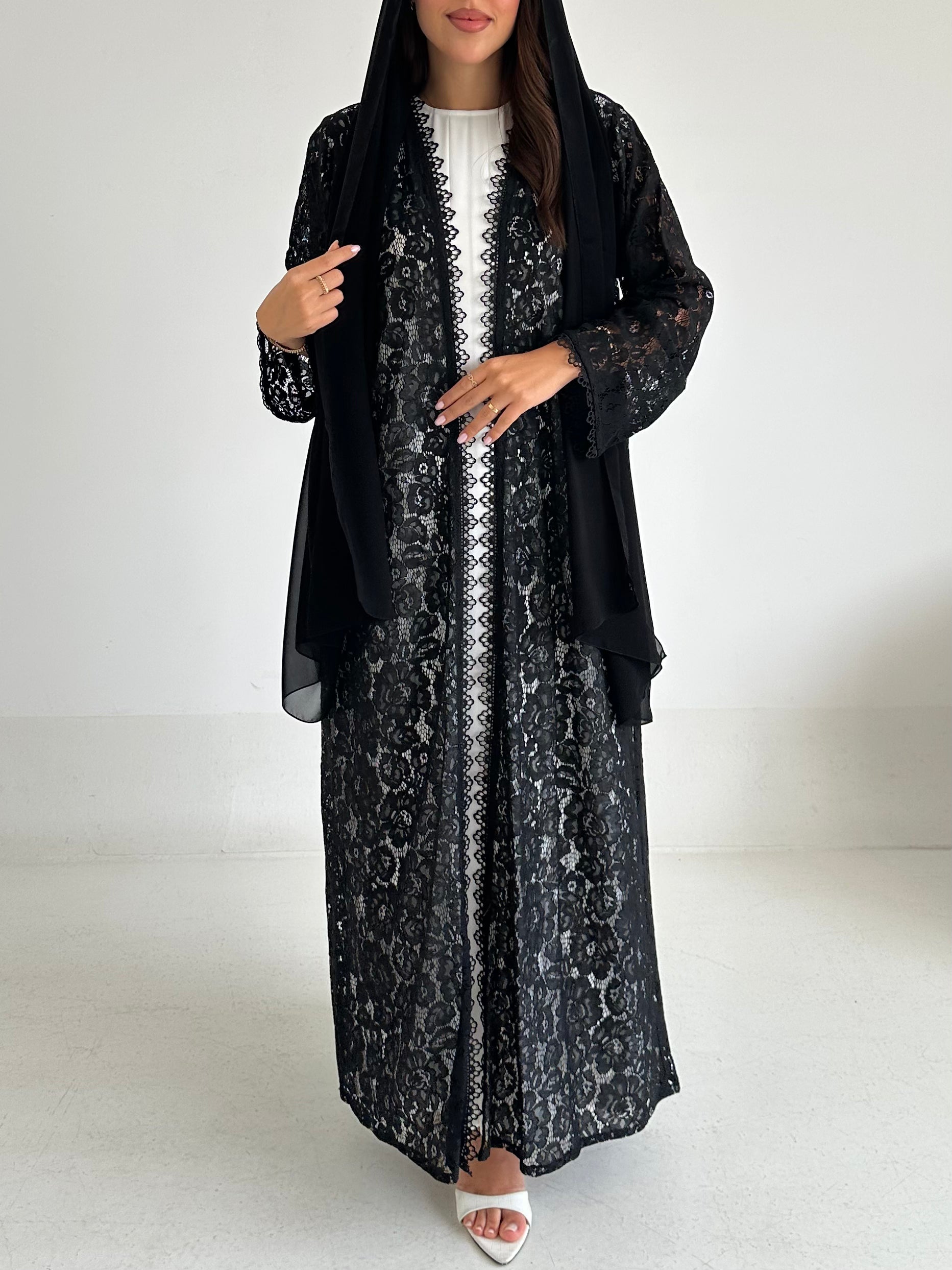 C 2592 Black Floral Dantel Abaya