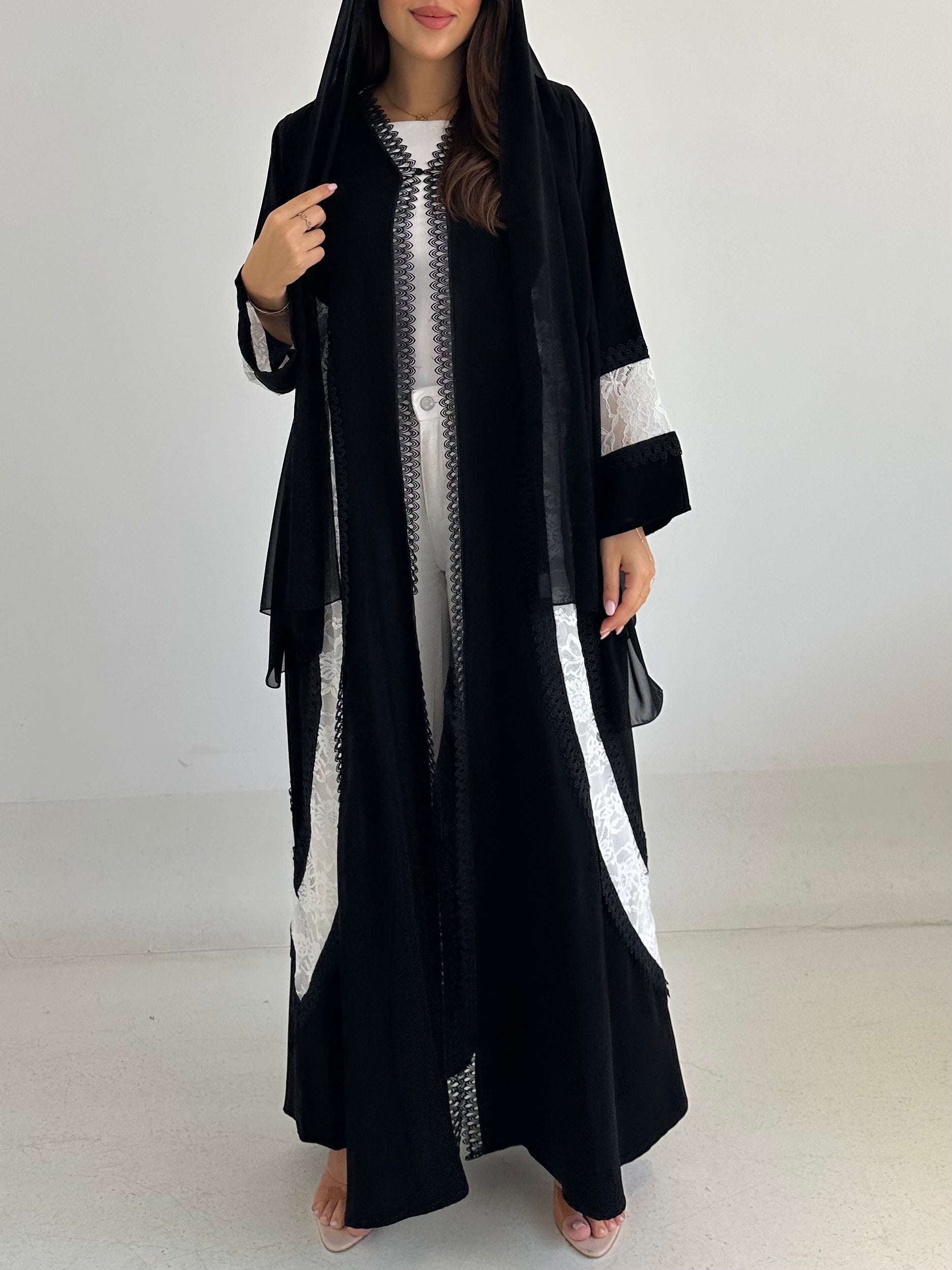 C 2749 Black White Dantel Abaya
