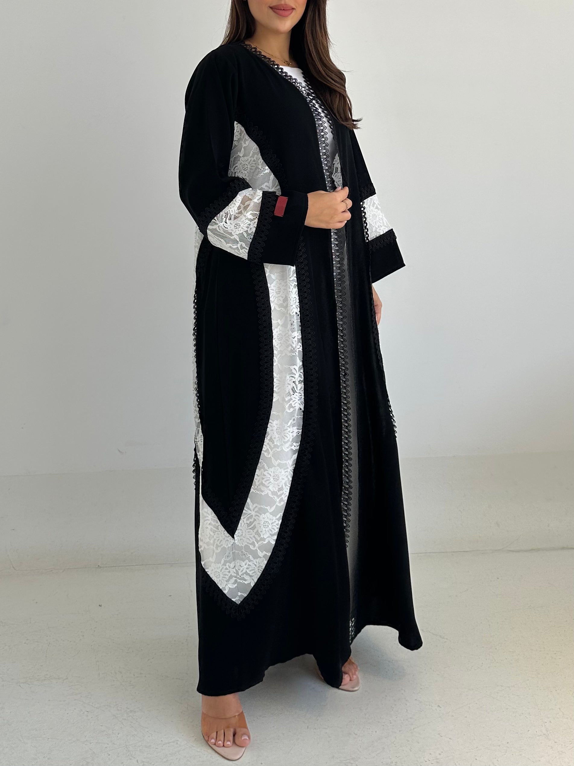 C 2749 Black White Dantel Abaya