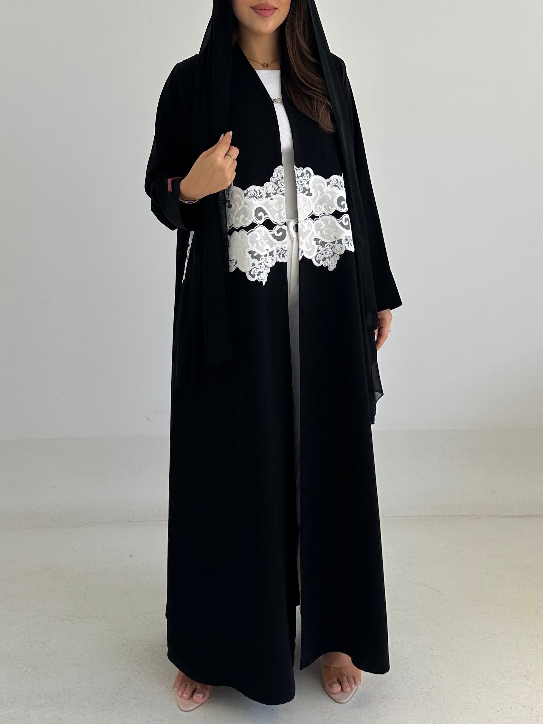 C 2750 Black White Dantel Abaya