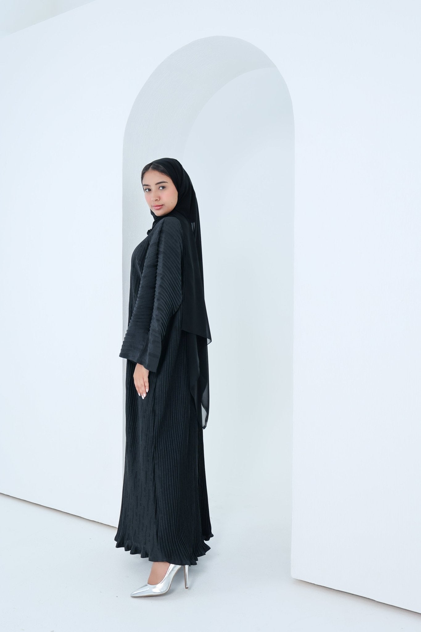 C - 2x2 - Pleated - Black - Abaya - 02