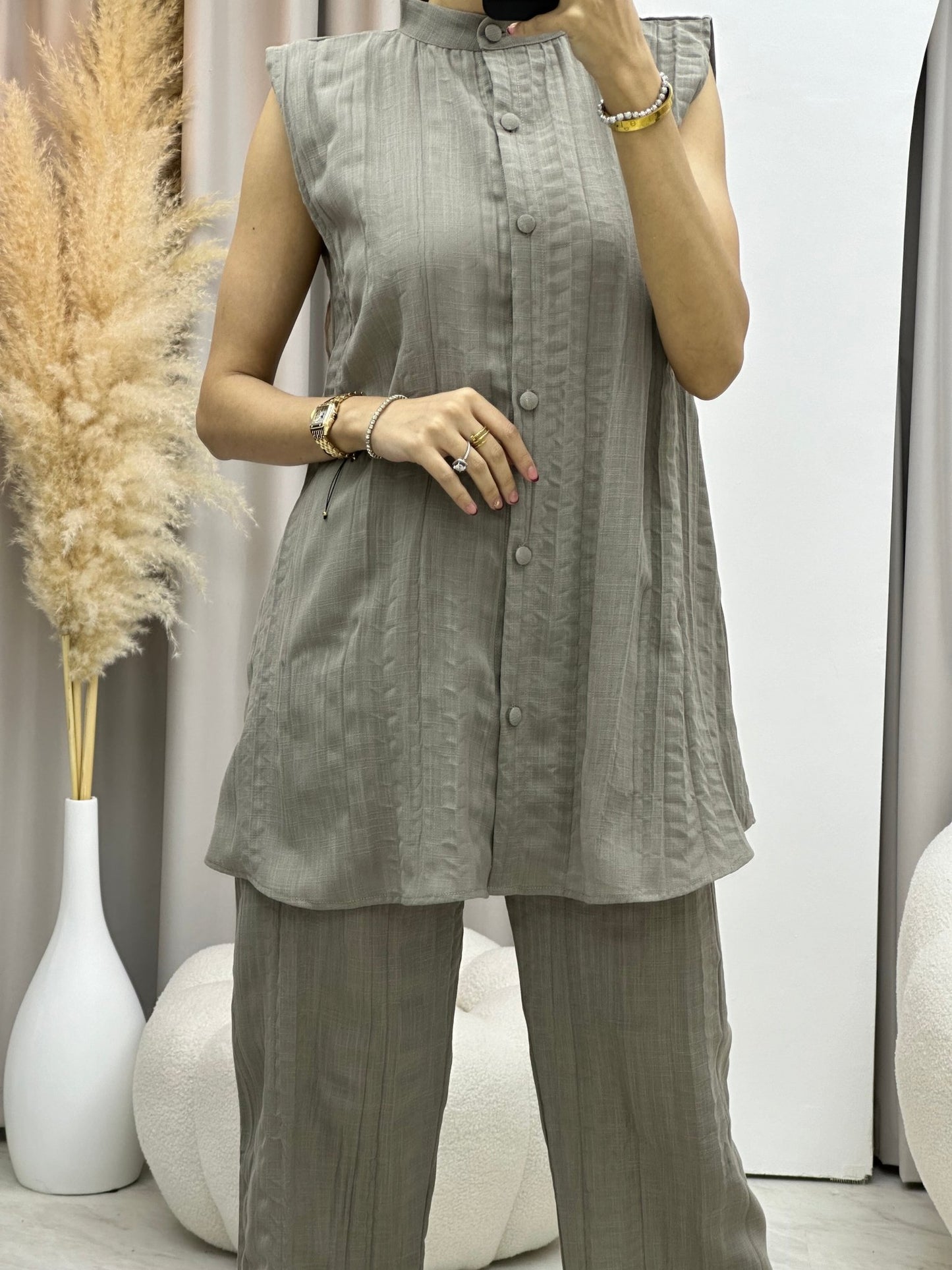 C Beige Pleated Linen Inner Set