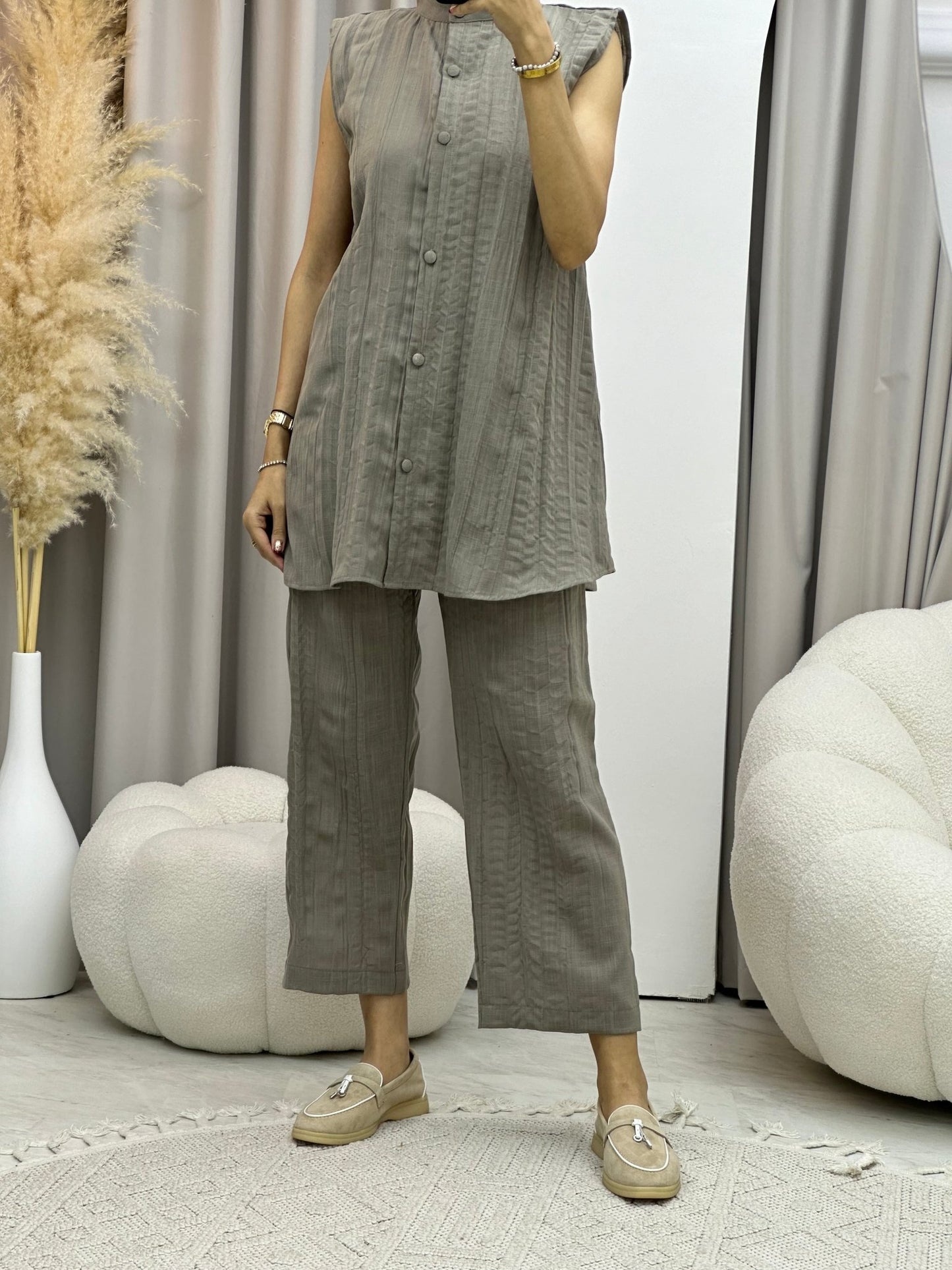 C Beige Pleated Linen Inner Set