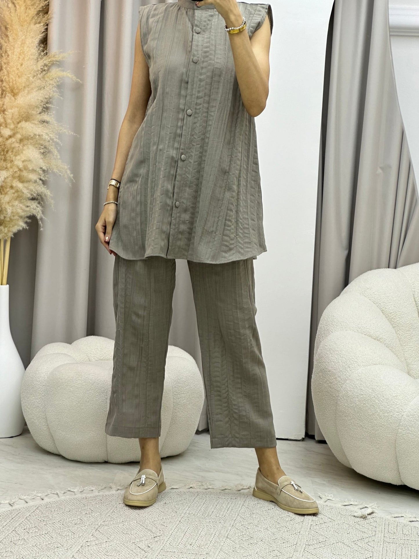 C Beige Pleated Linen Inner Set