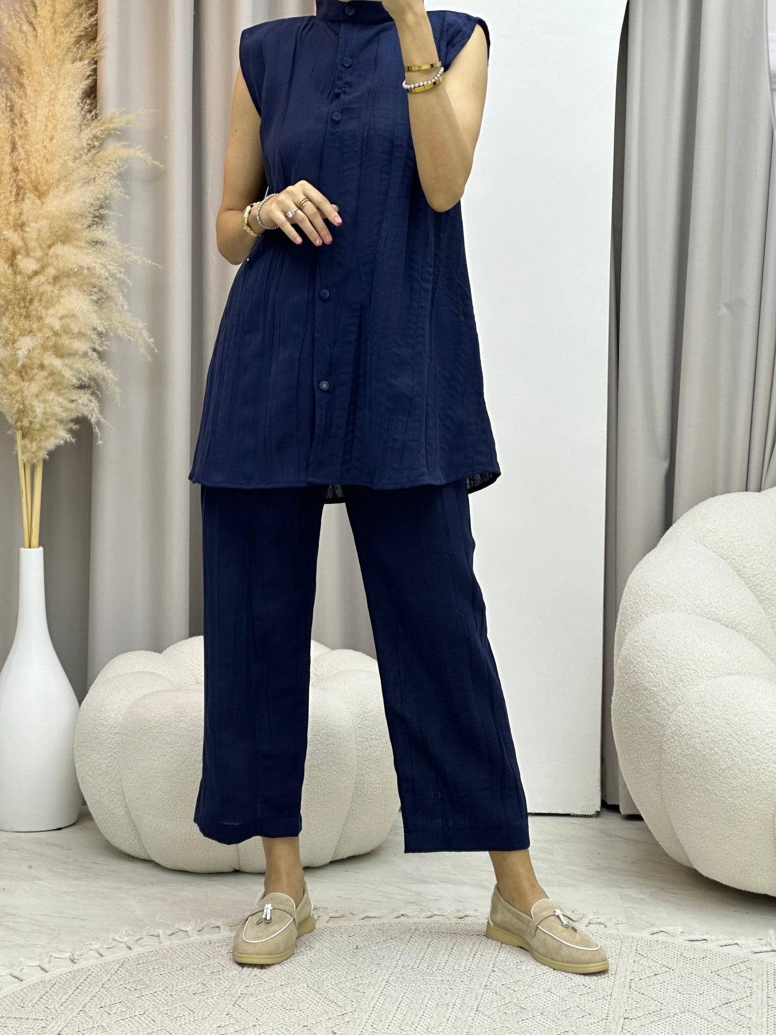 C Blue Pleated Linen Inner Set