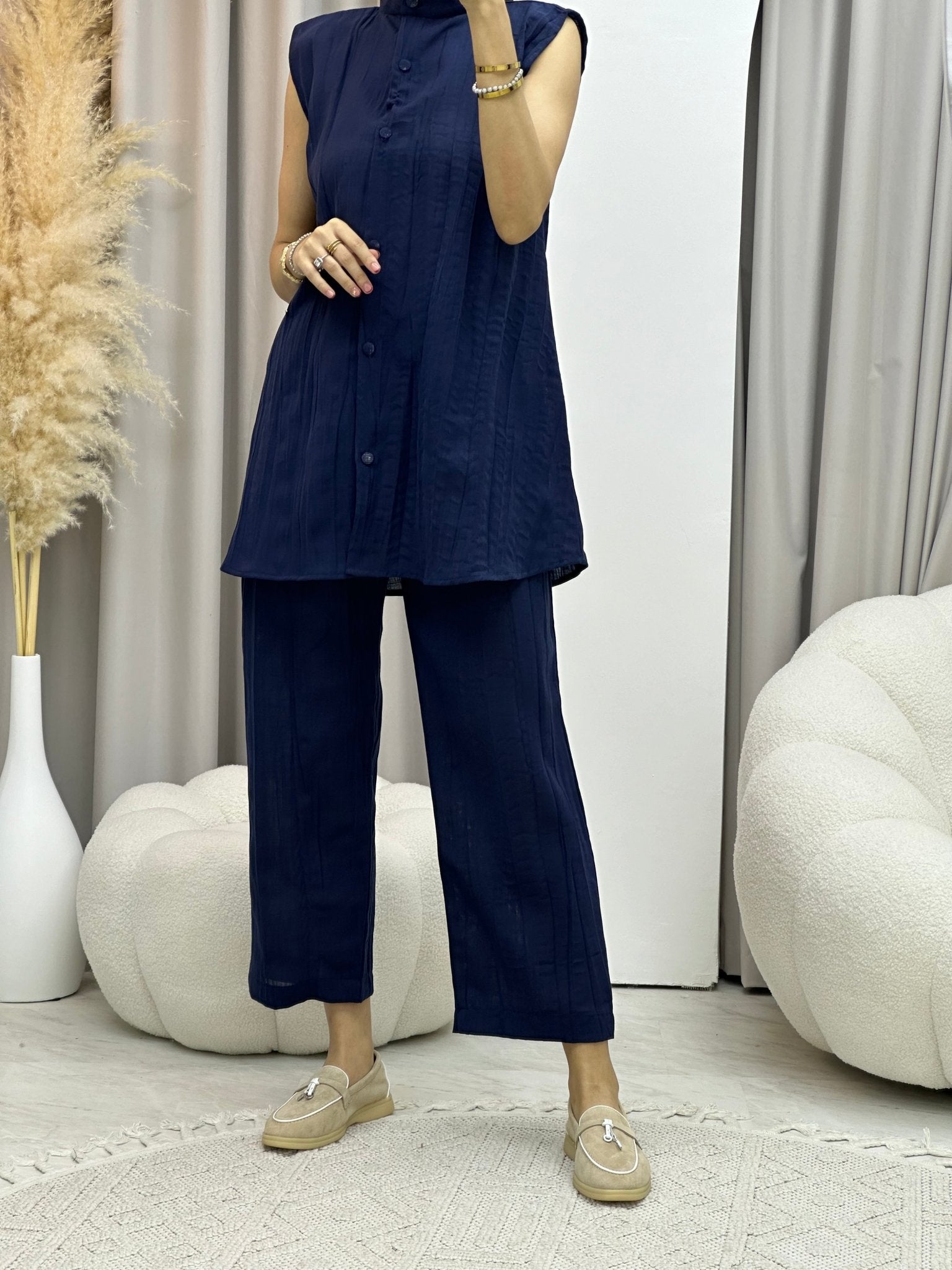 C Blue Pleated Linen Inner Set