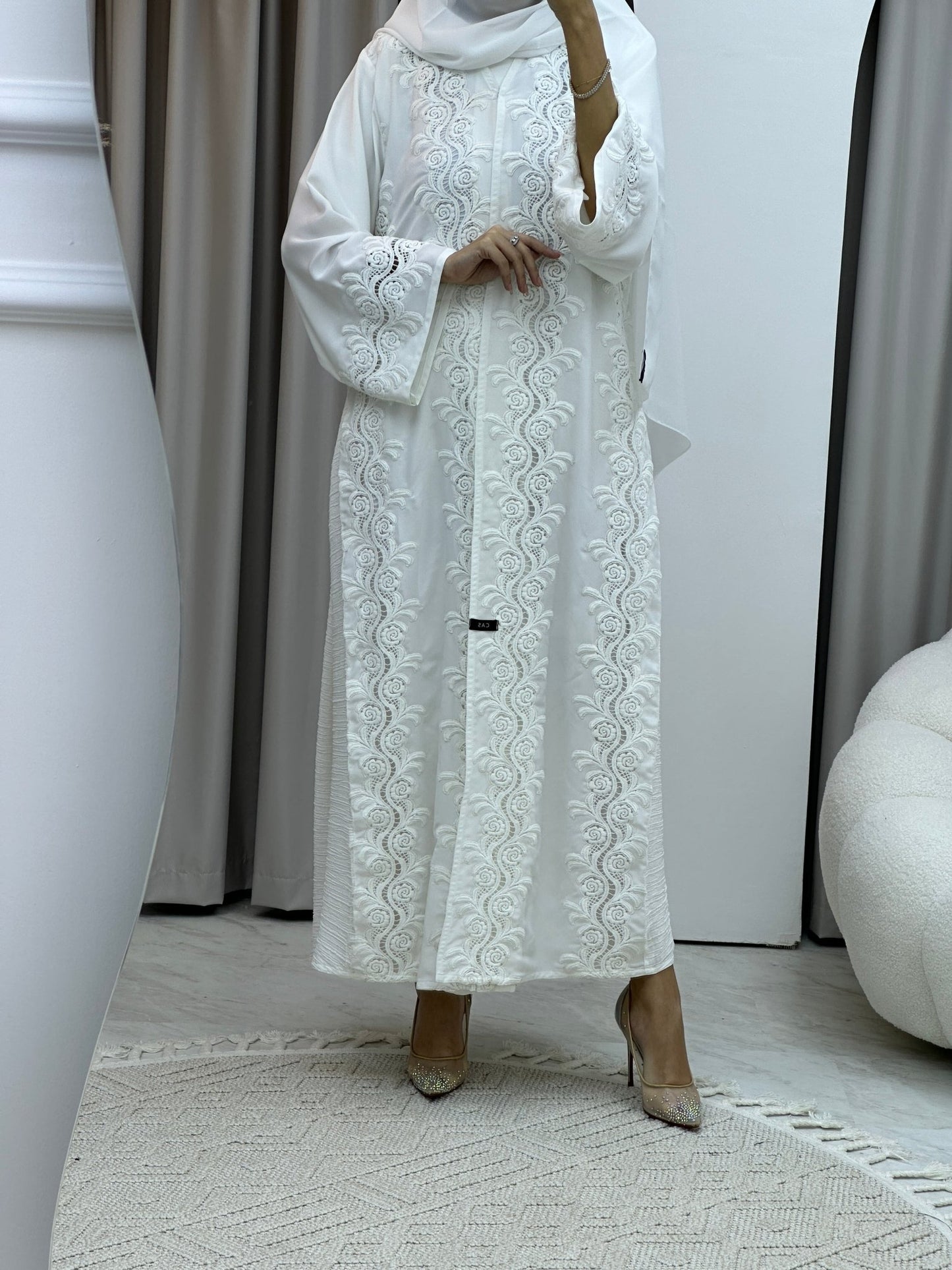 C Lace Panel White Abaya