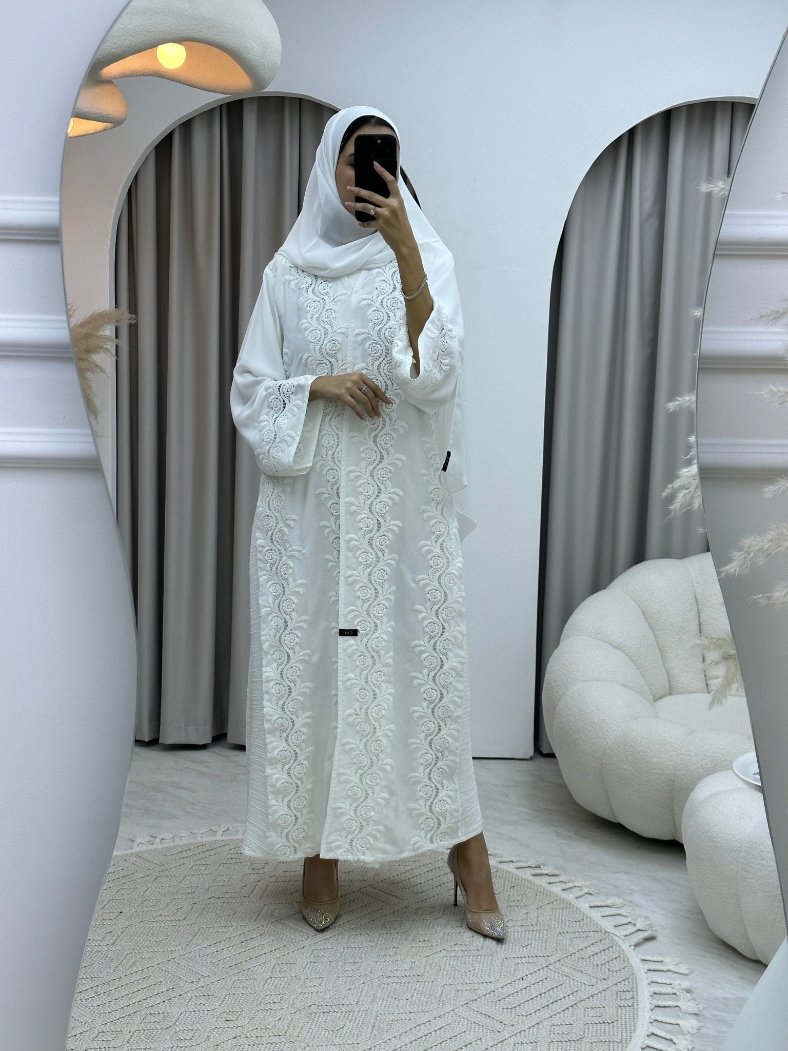 C Lace Panel White Abaya