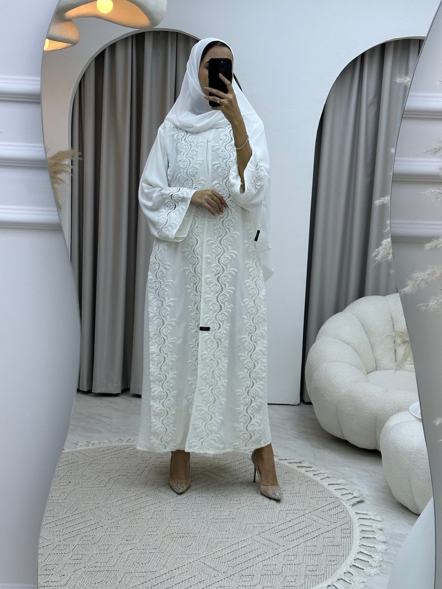 C Lace Panel White Abaya