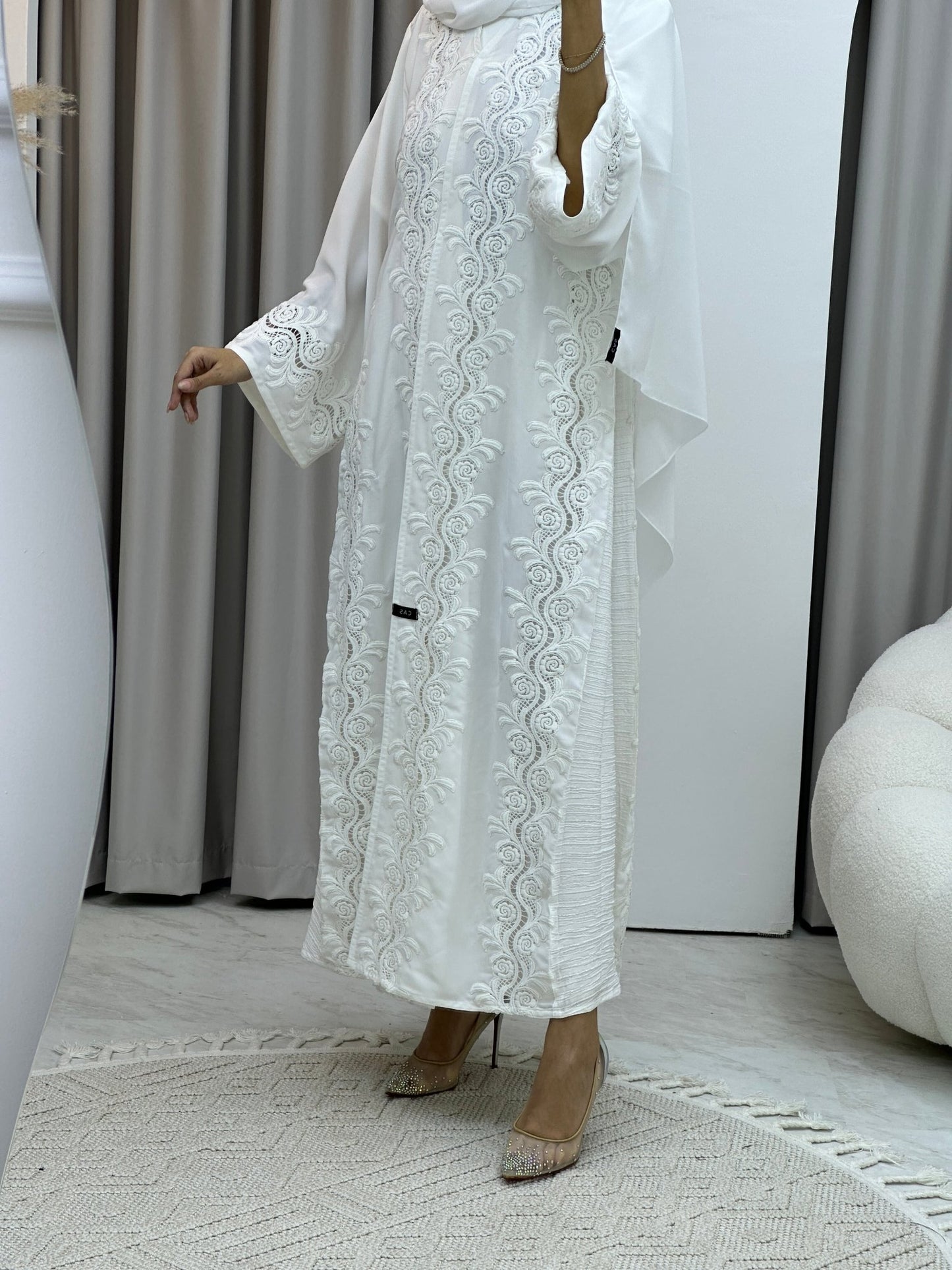 C Lace Panel White Abaya