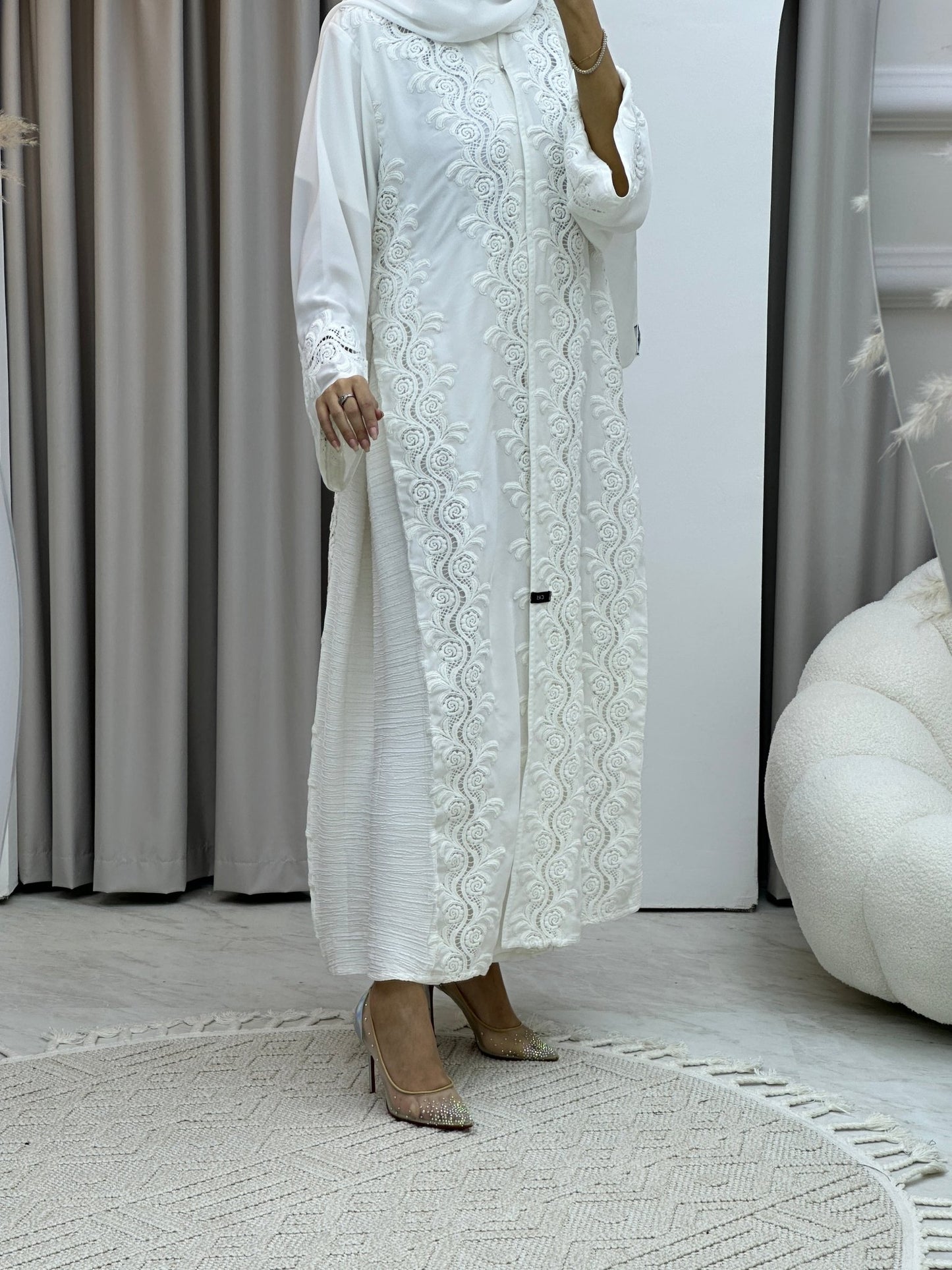 C Lace Panel White Abaya