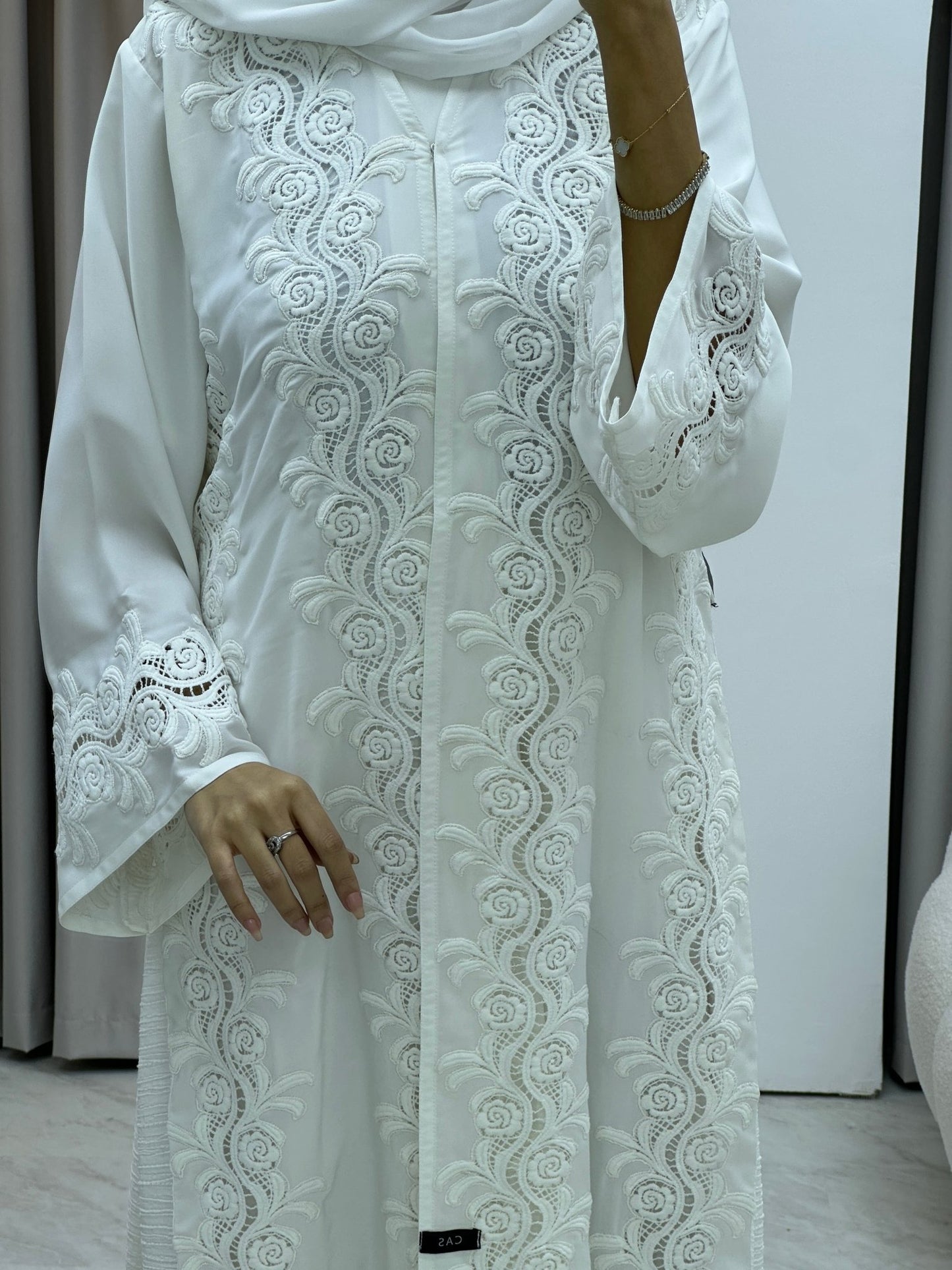 C Lace Panel White Abaya