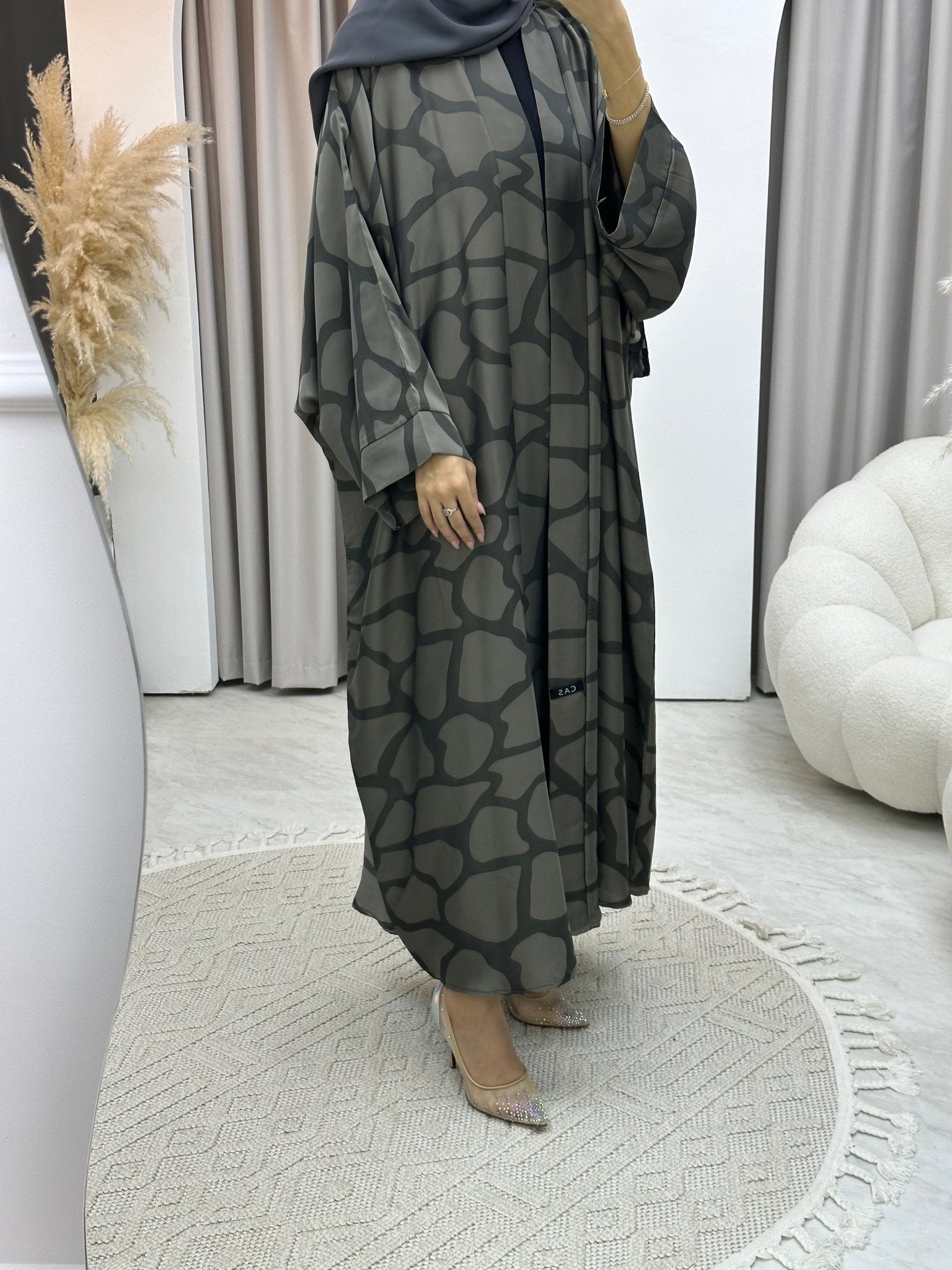 C Marble Geometric Bisht Beige Abaya