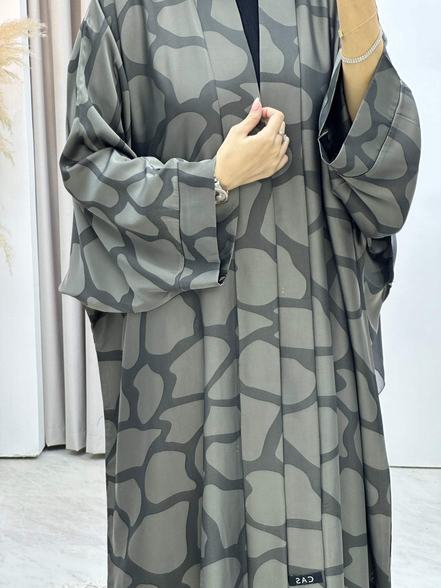 C Marble Geometric Bisht Beige Abaya