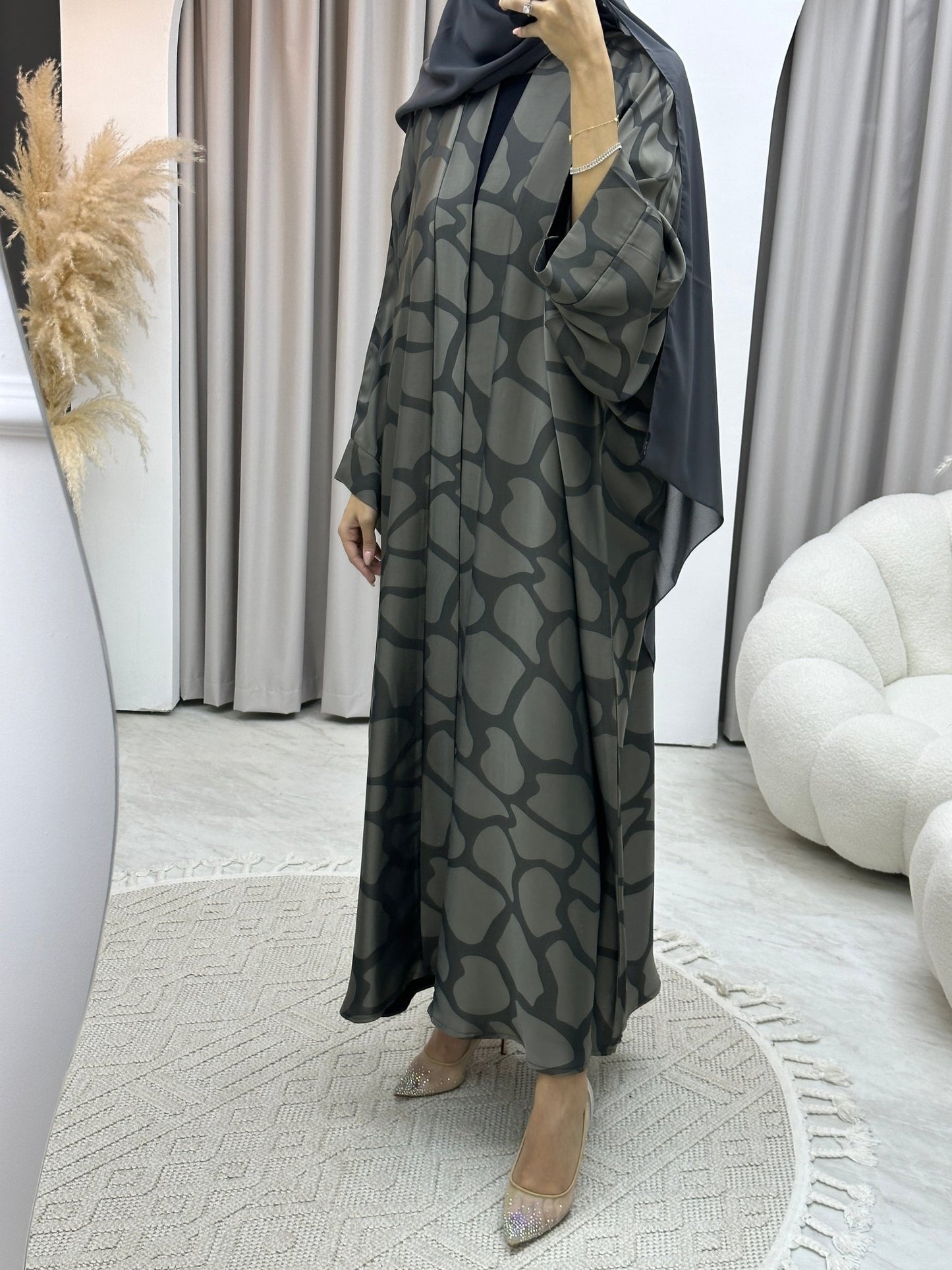 C Marble Geometric Bisht Beige Abaya