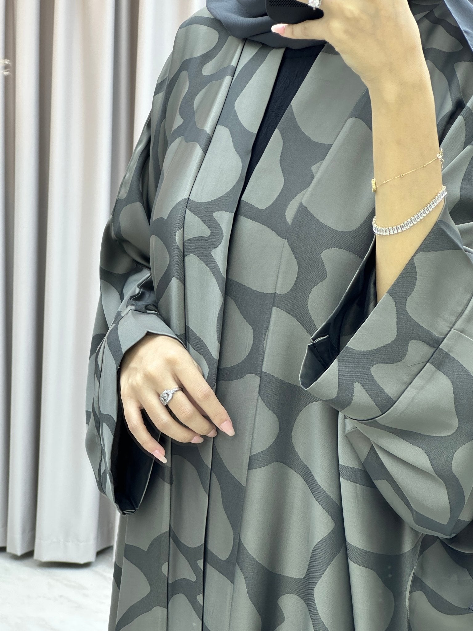 C Marble Geometric Bisht Beige Abaya