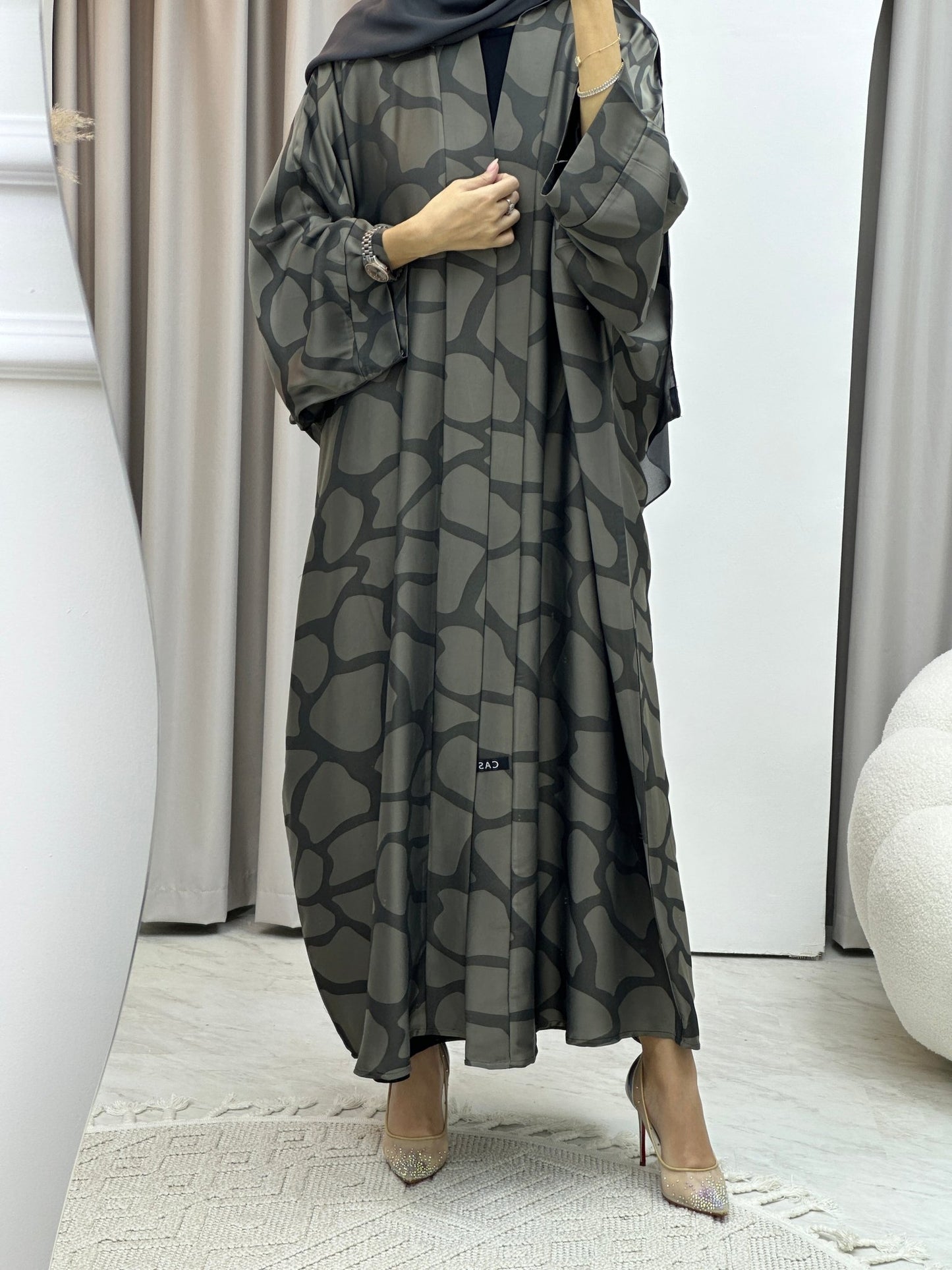 C Marble Geometric Bisht Beige Abaya