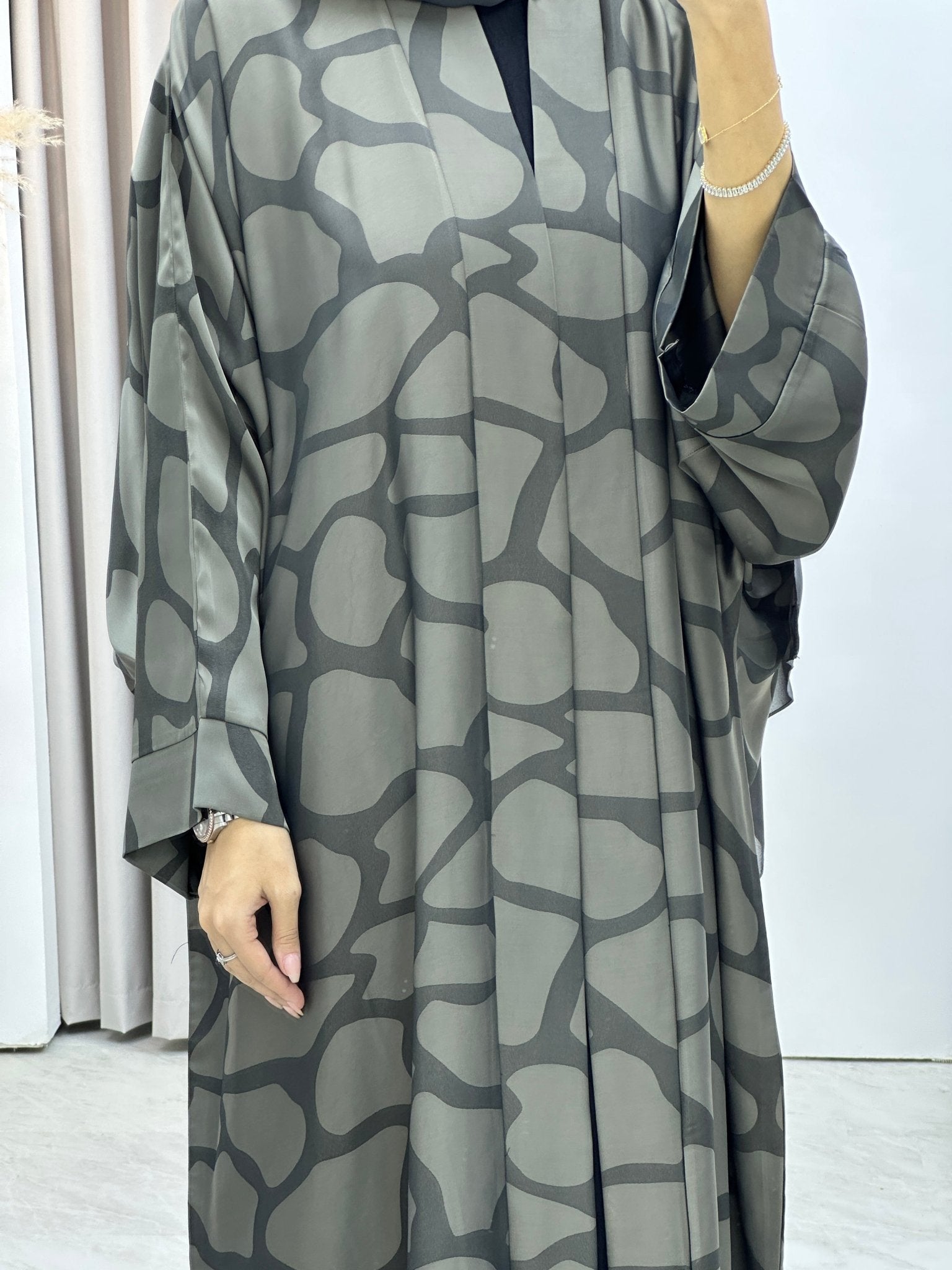 C Marble Geometric Bisht Beige Abaya