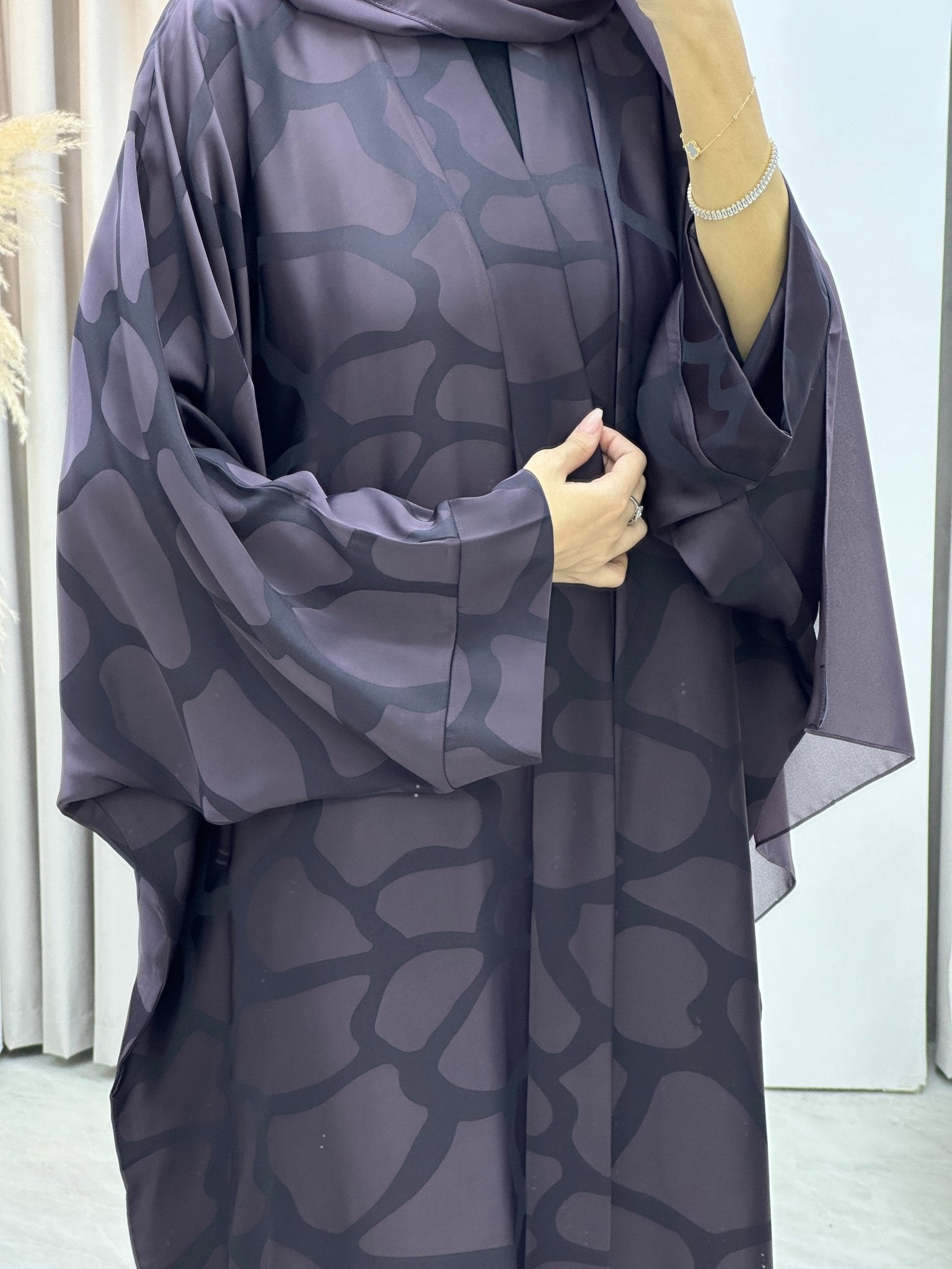 C Marble Geometric Bisht Purple Abaya