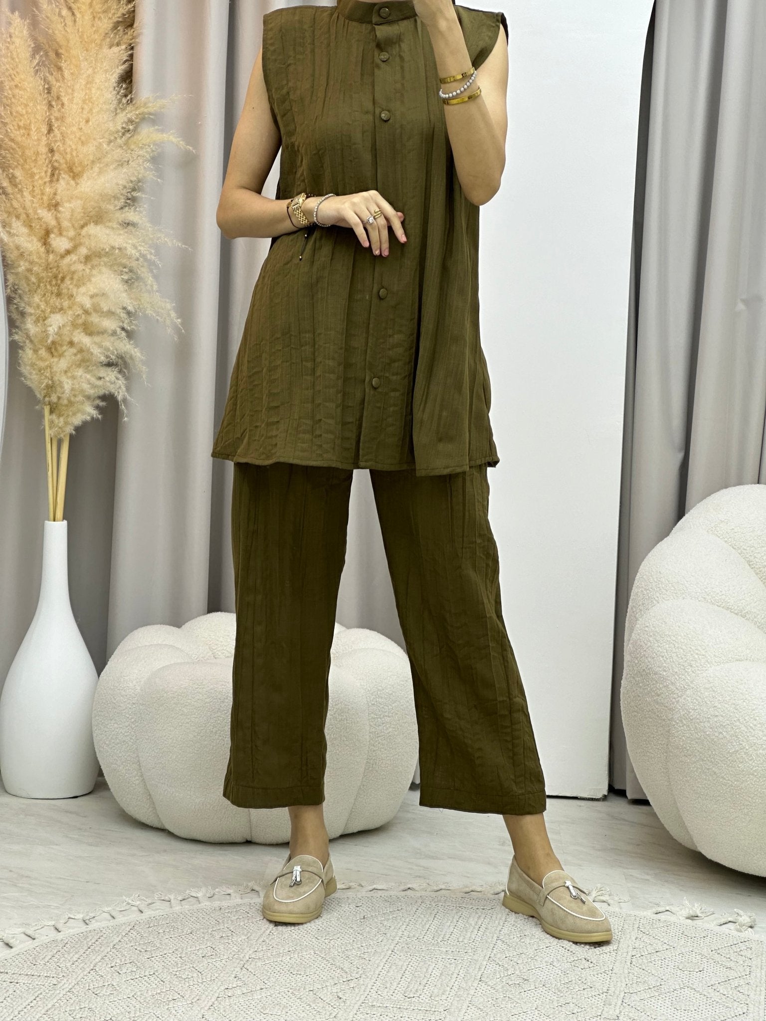 C Olive Green Pleated Linen Inner Set