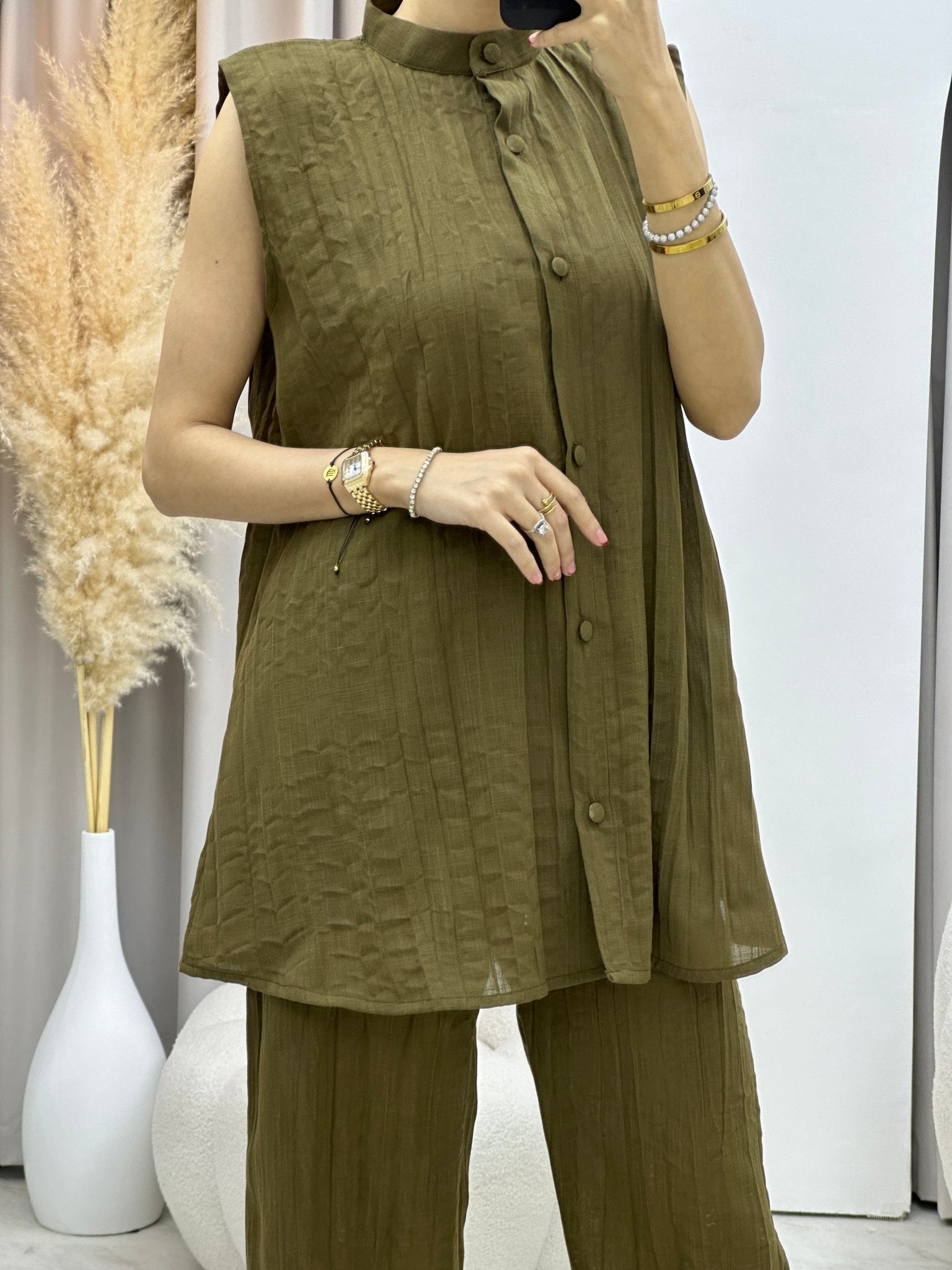 C Olive Green Pleated Linen Inner Set