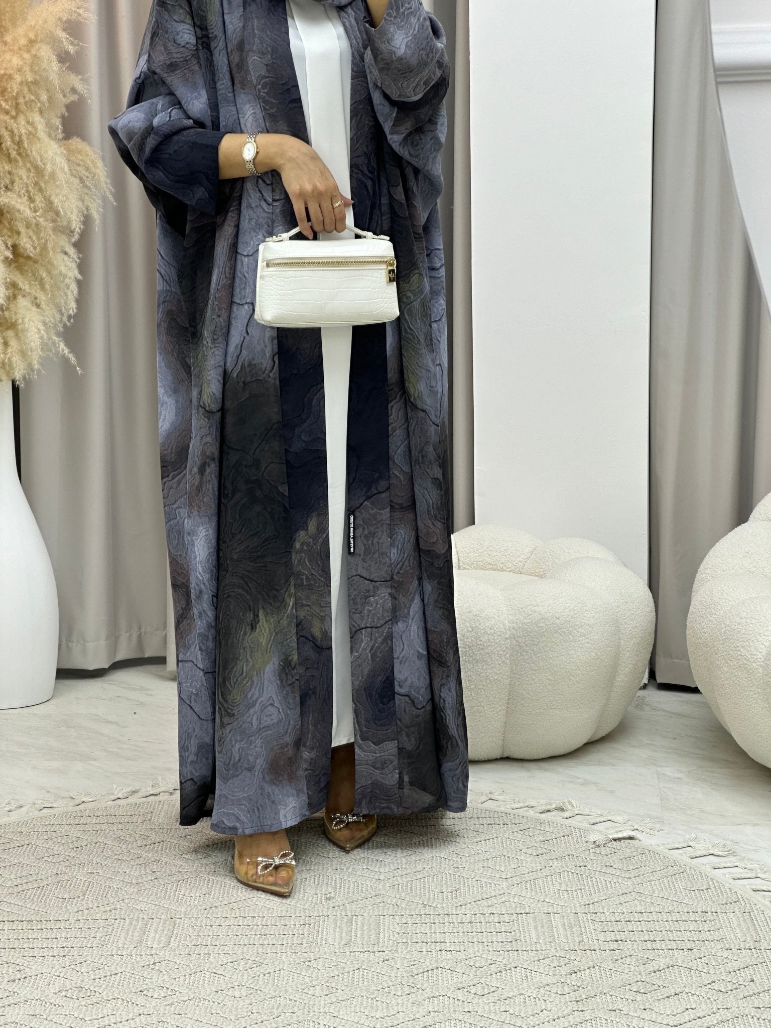 C RTW 0152 - 01 Light Grey Marble Abaya