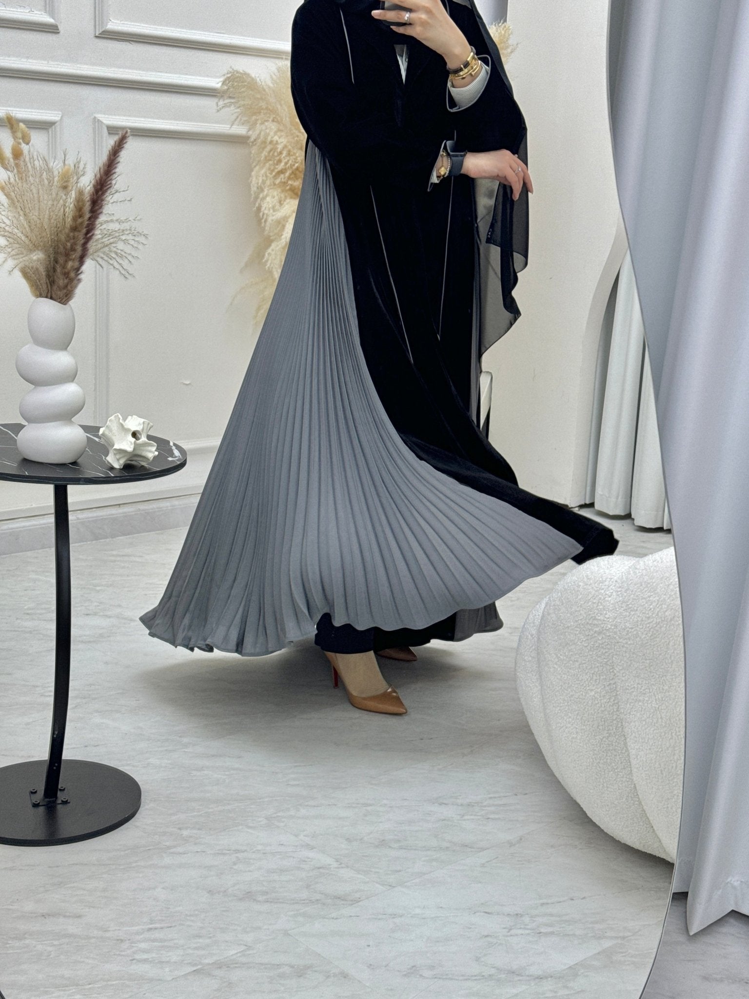 C RTW 0679 Pleated Velvet Coat Abaya