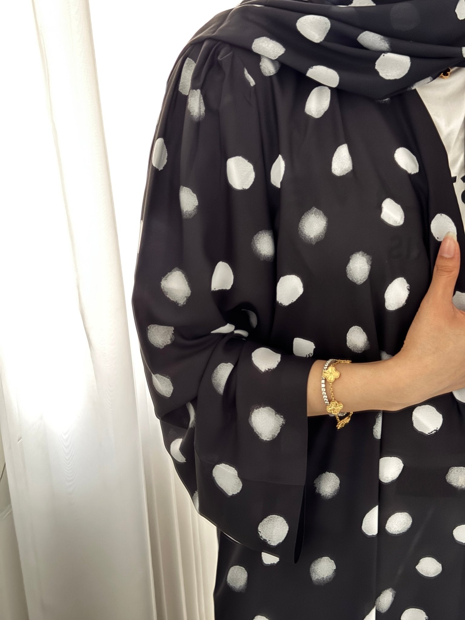 C RTW 1528-01 Black Polka Dot Abaya