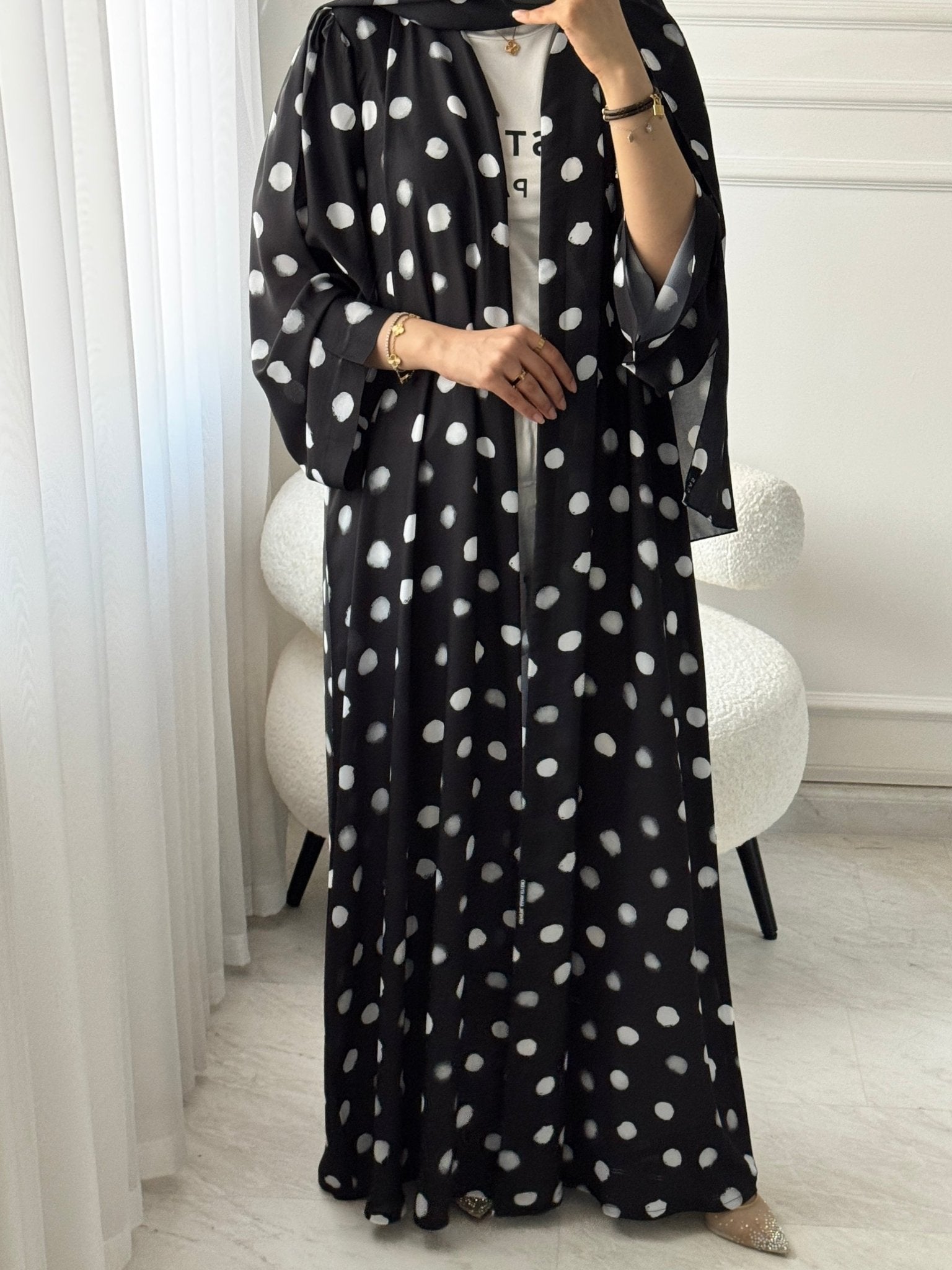 C RTW 1528-01 Black Polka Dot Abaya