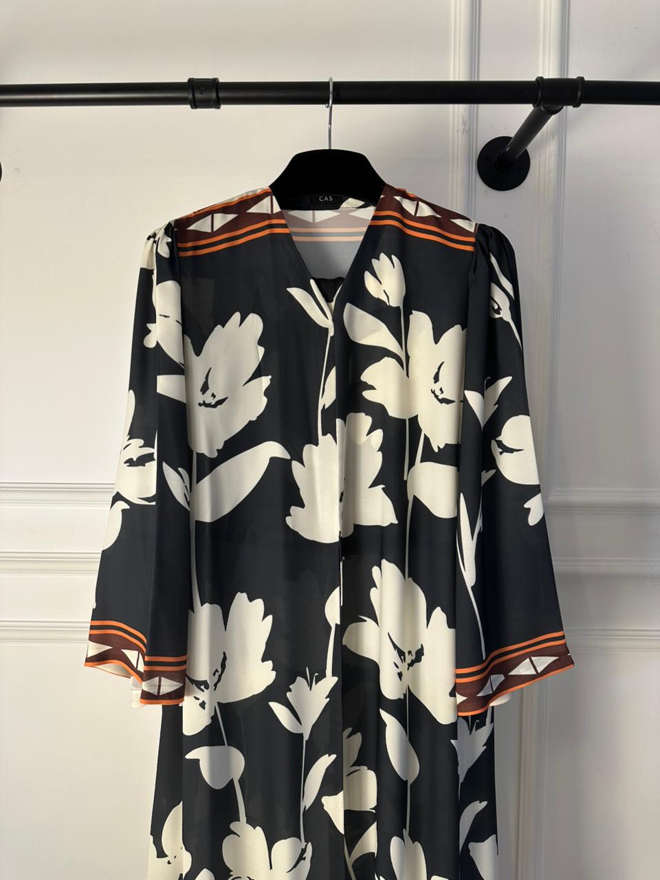 C RTW 1885 Black White Floral Printed Abaya